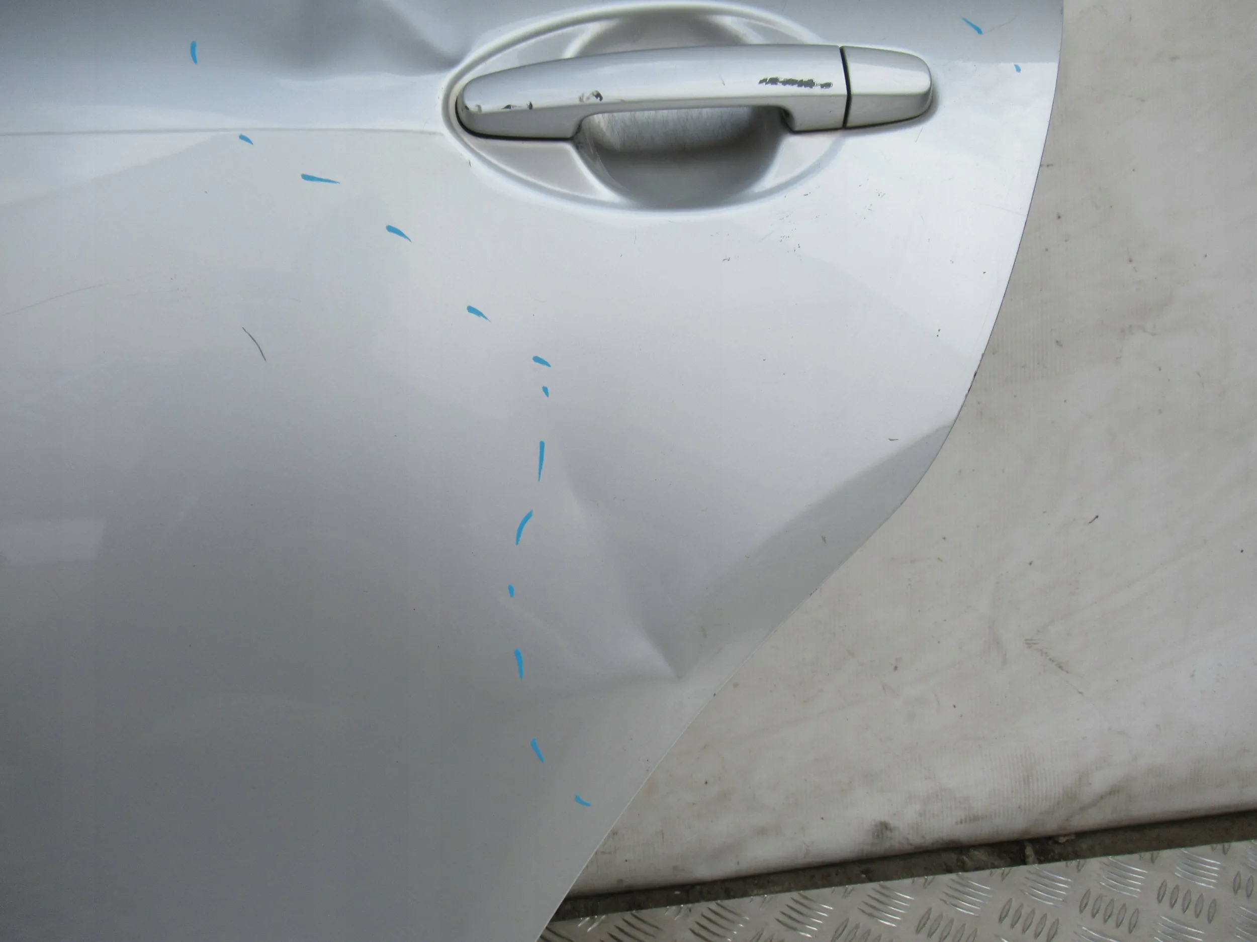 door rear part rear. left TOYOTA AURIS and