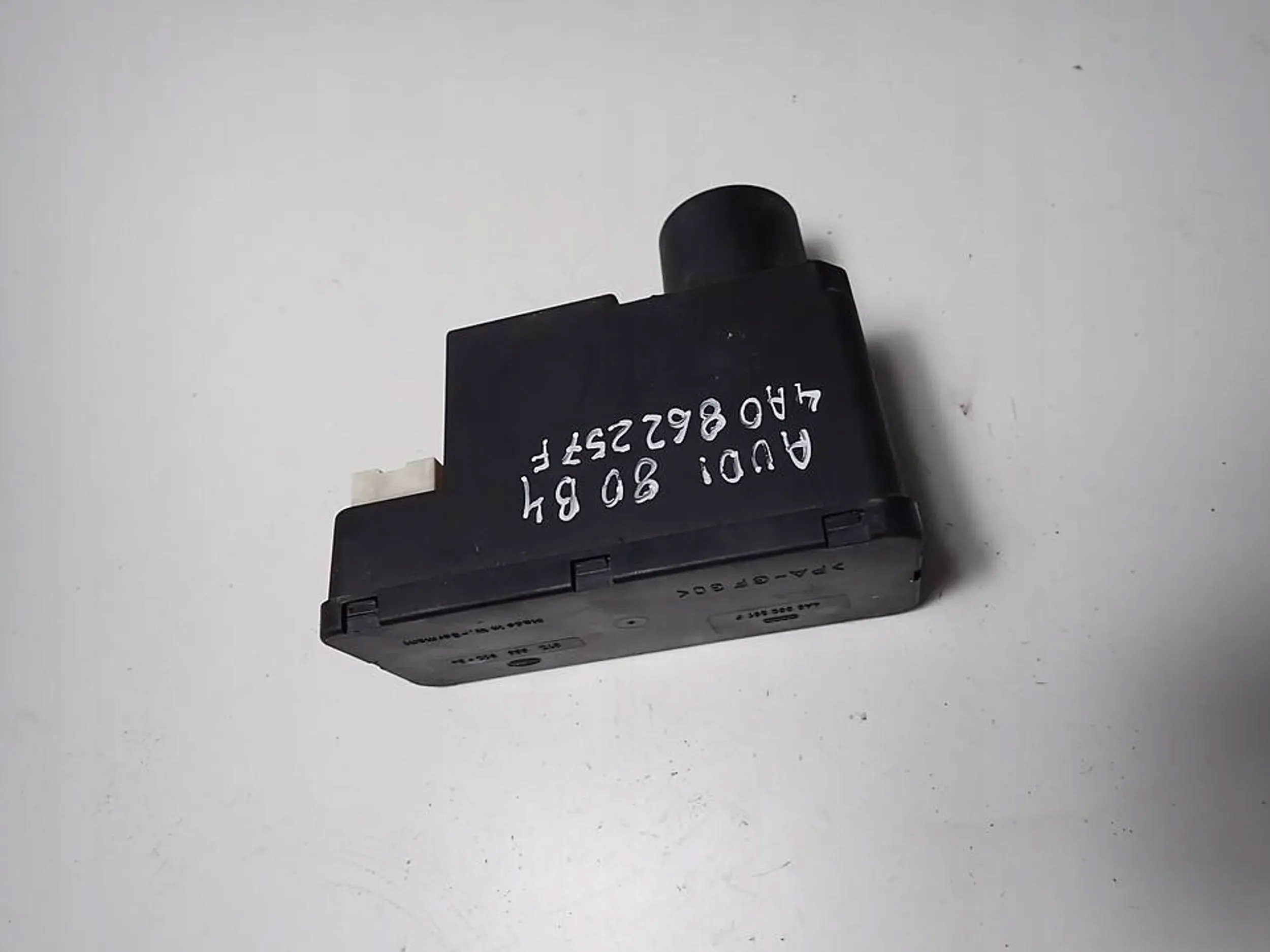 POMPKA ZAMKA CENTRALNEGO AUDI 80 B4 4A0862257F