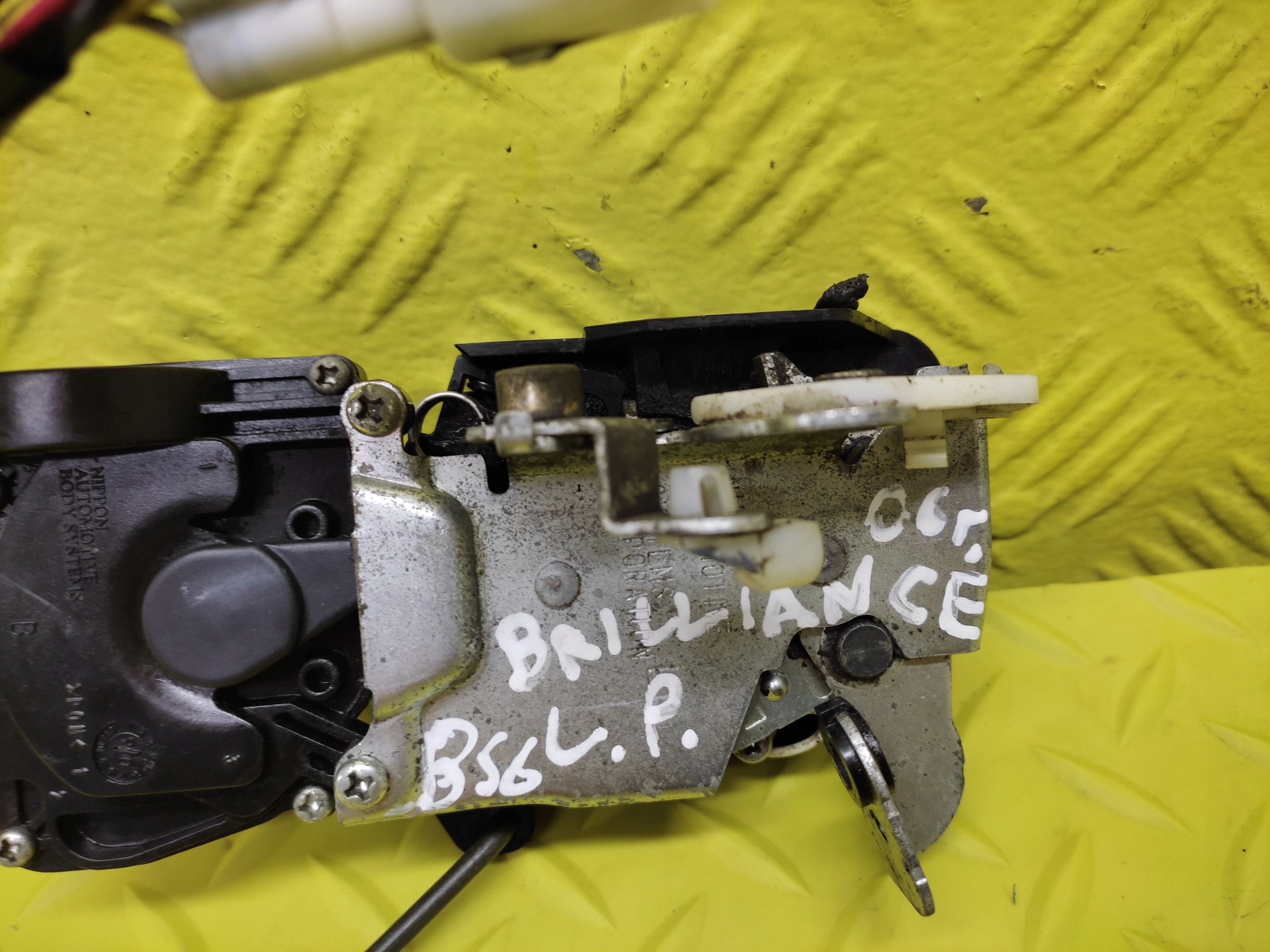 BRILLIANCE BS6 lock door left front