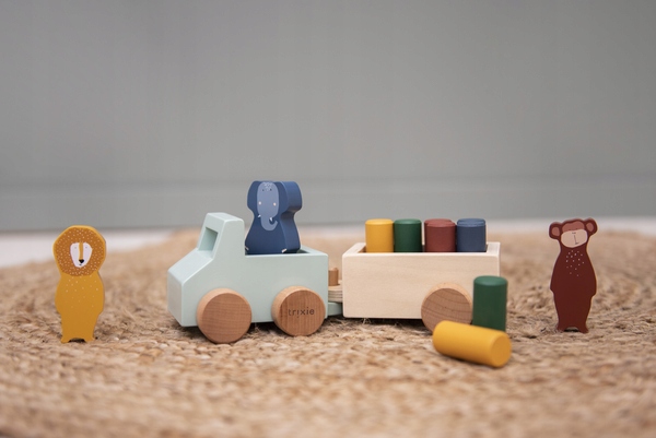 DREWNIANY SAMOCHÓD Z PRZYCZEPĄ PREZENT MIKOŁAJKI Materiał drewno