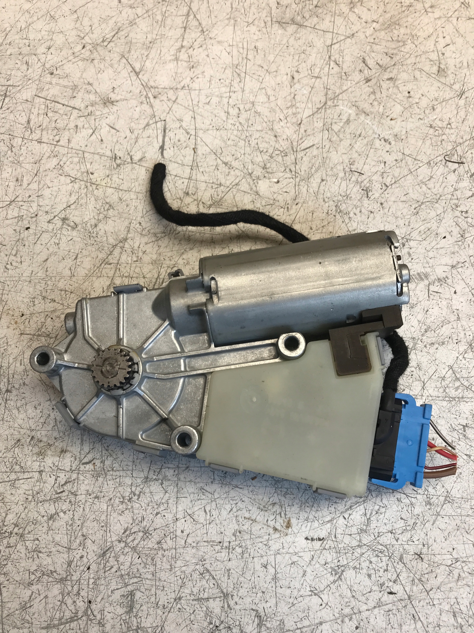 AUDI A3 SPORTBACK SILNICZEK SZYBERDACHU PANORAMA Part manufacturer Webasto