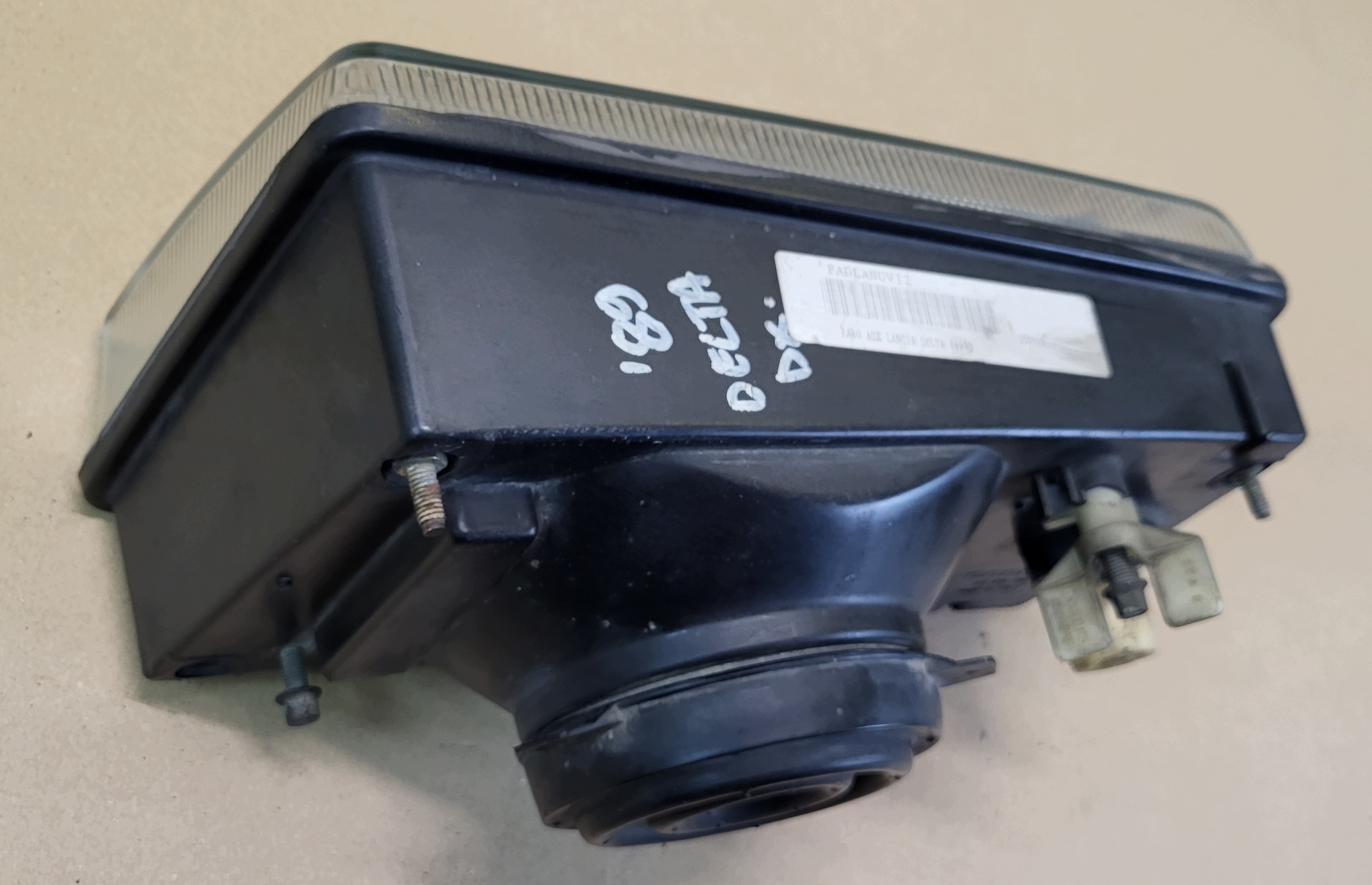 light right front REFLEKTOR CARELLO H4 LANCIA DELTA 86-93r. original EUROPA