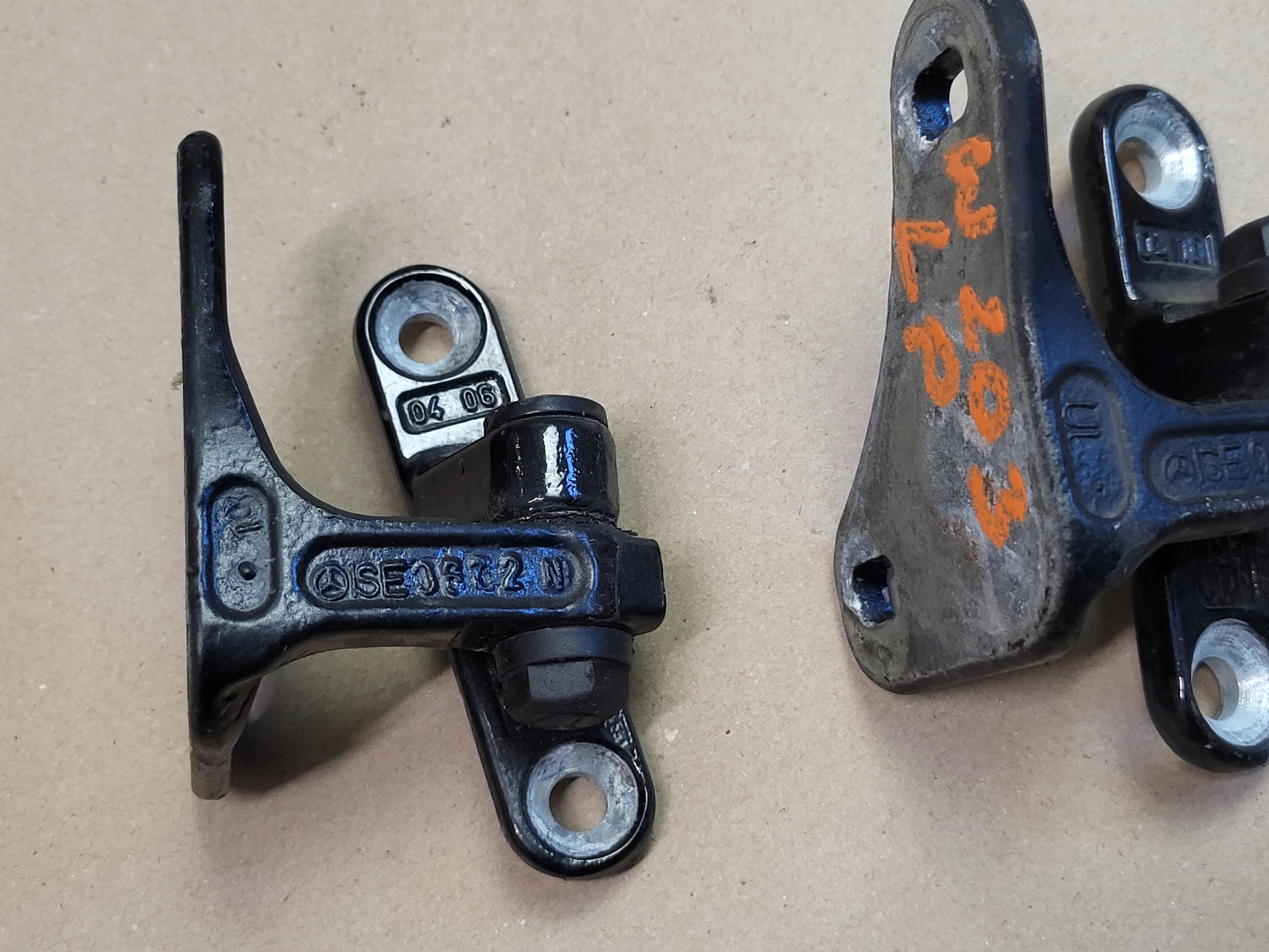 hinge door left front GORA DOL MERCEDES C W203 SE0409F OE EU