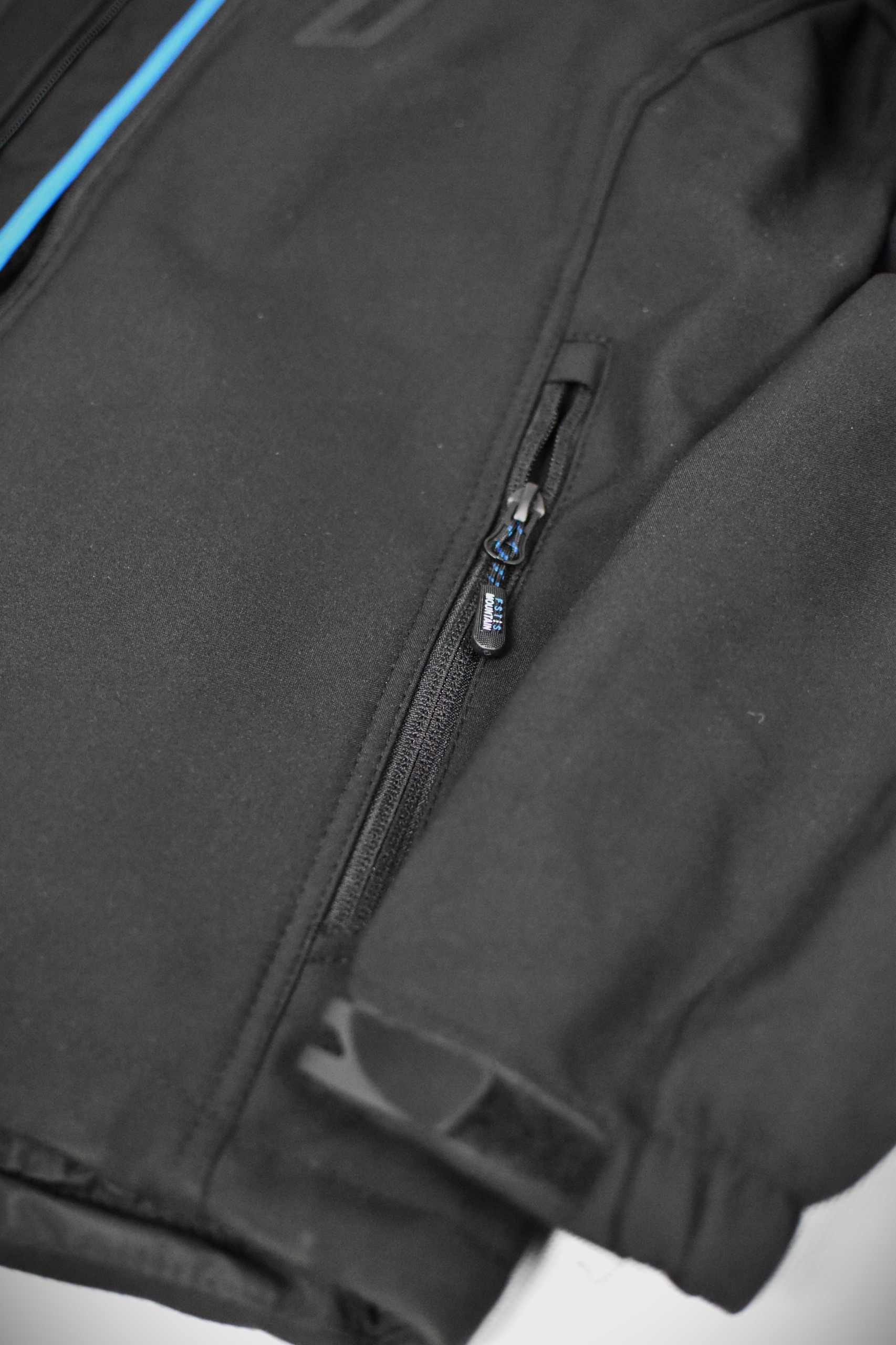 8XL-KURTKA MĘSKA SOFTSHELL PRZECIWDESZCZOWA WIOSENNA/JESIENNA PLUS SIZE Kolor czarny