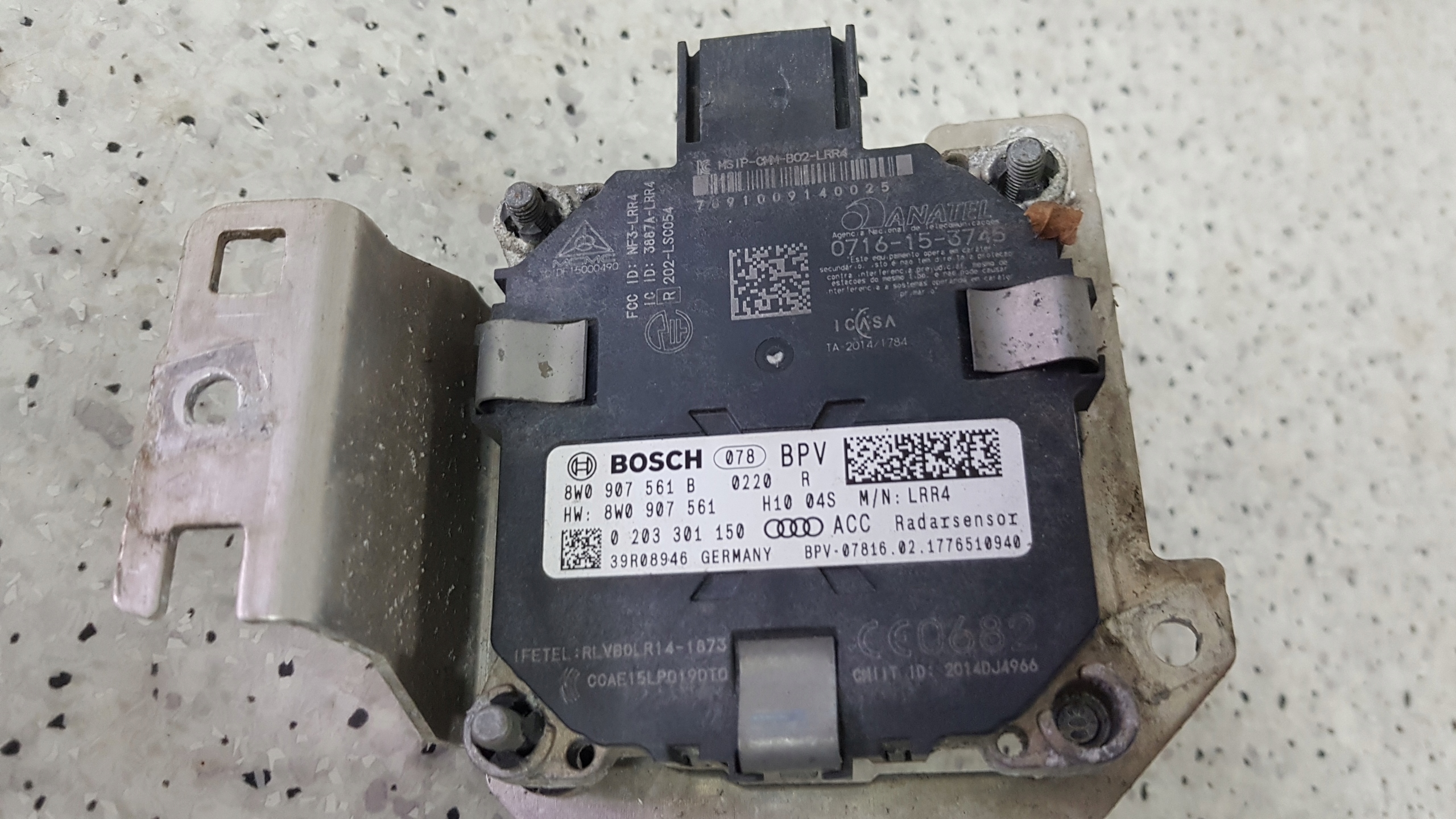 AUDI A4 B9 S-LINE + RADAR 8W0807682G grid of a bumper right front D 9330