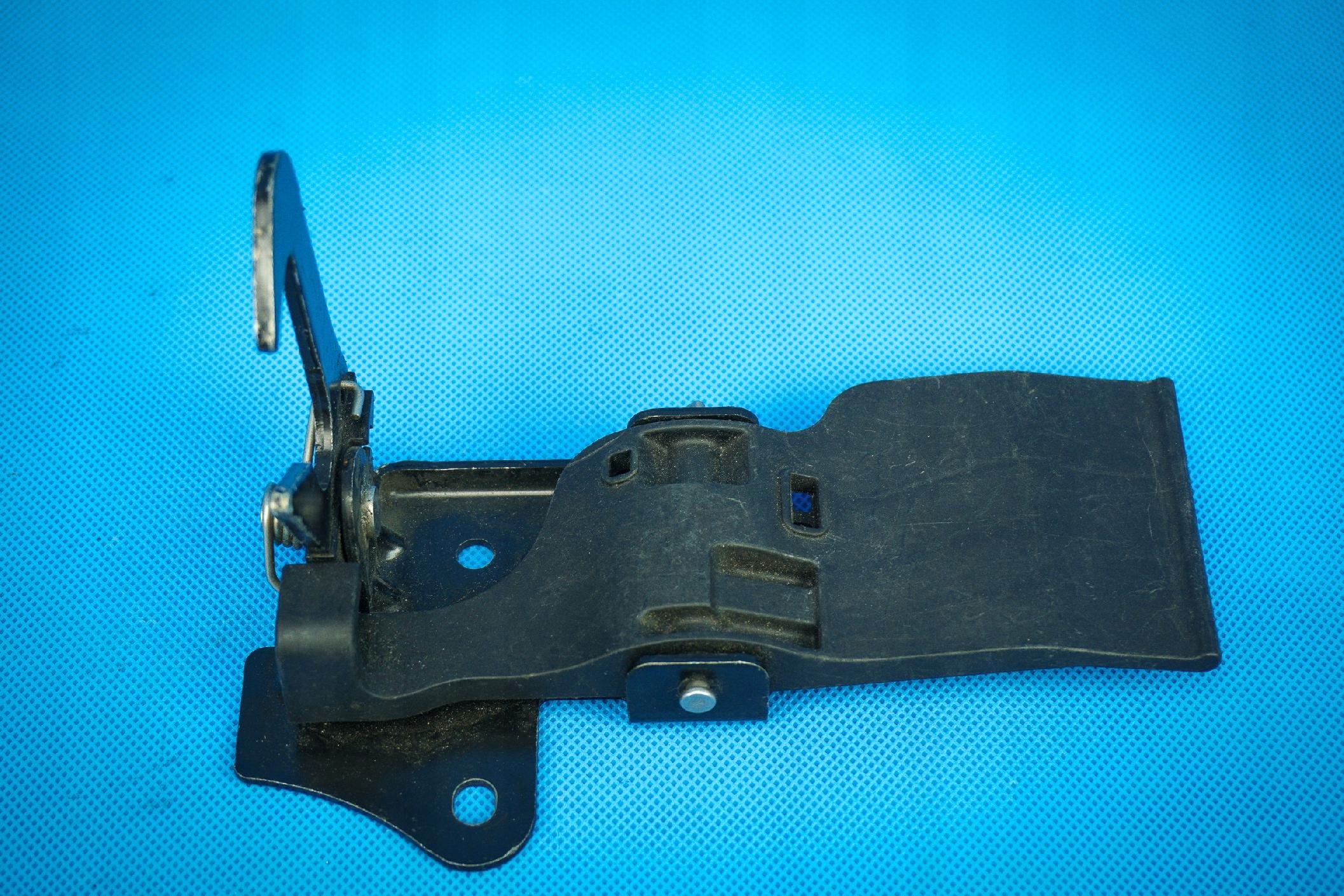 Rygiel bonnet latch lock Audi A8 S8 4H 4H0823485C