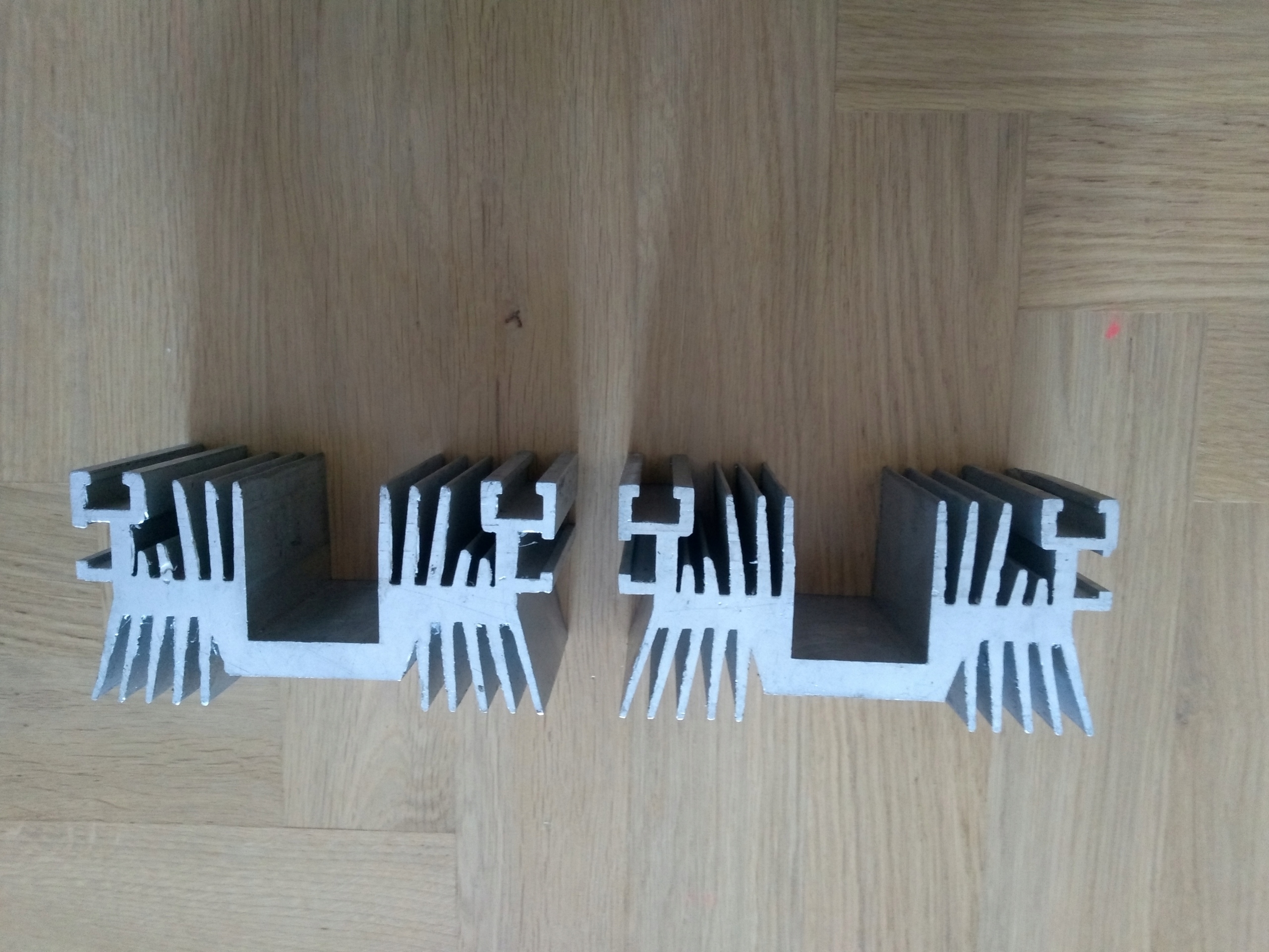 2 x Radiator aluminiowy 128x69x63