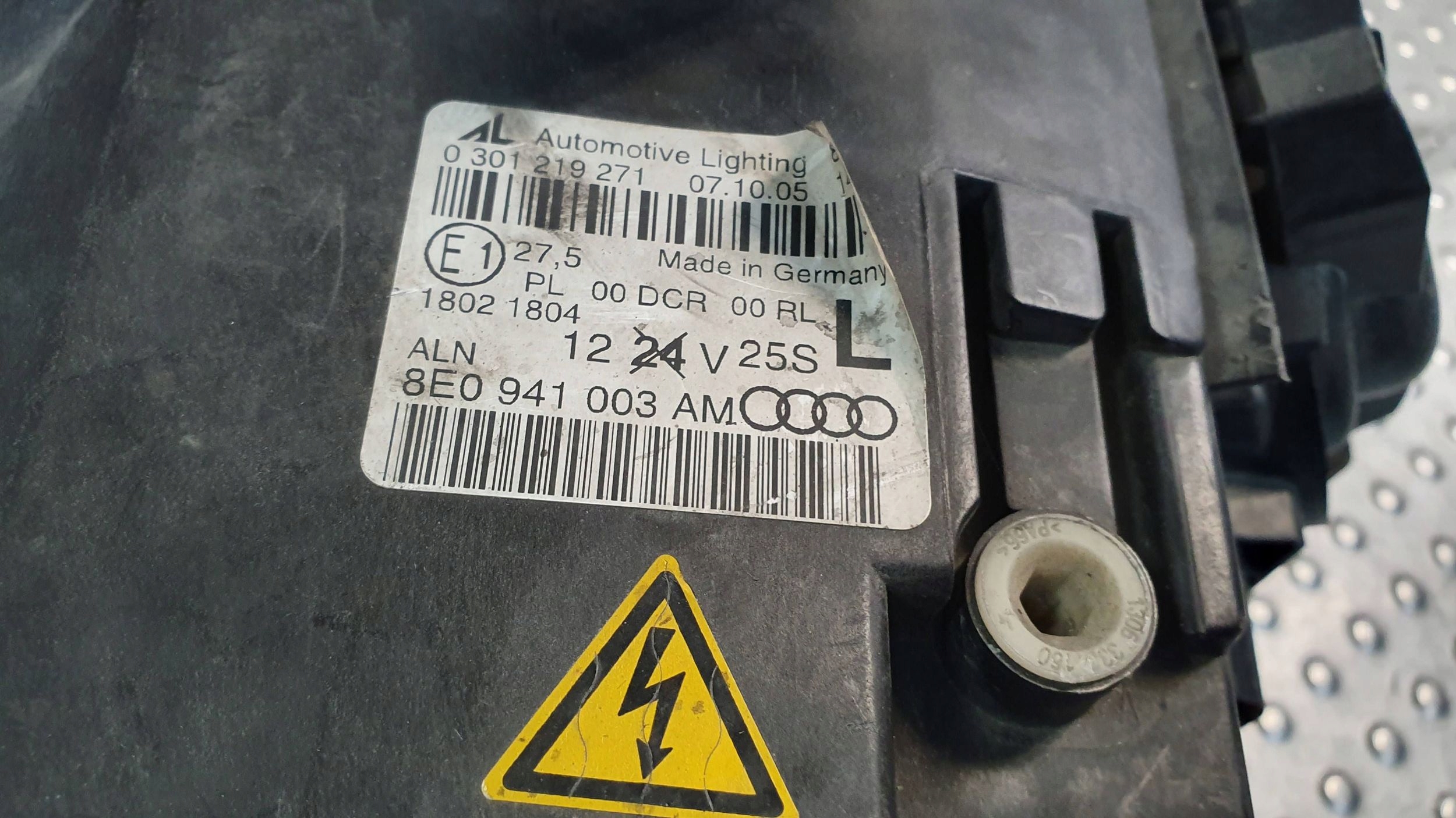 light front left AUDI A4 04- 8E0941003AM