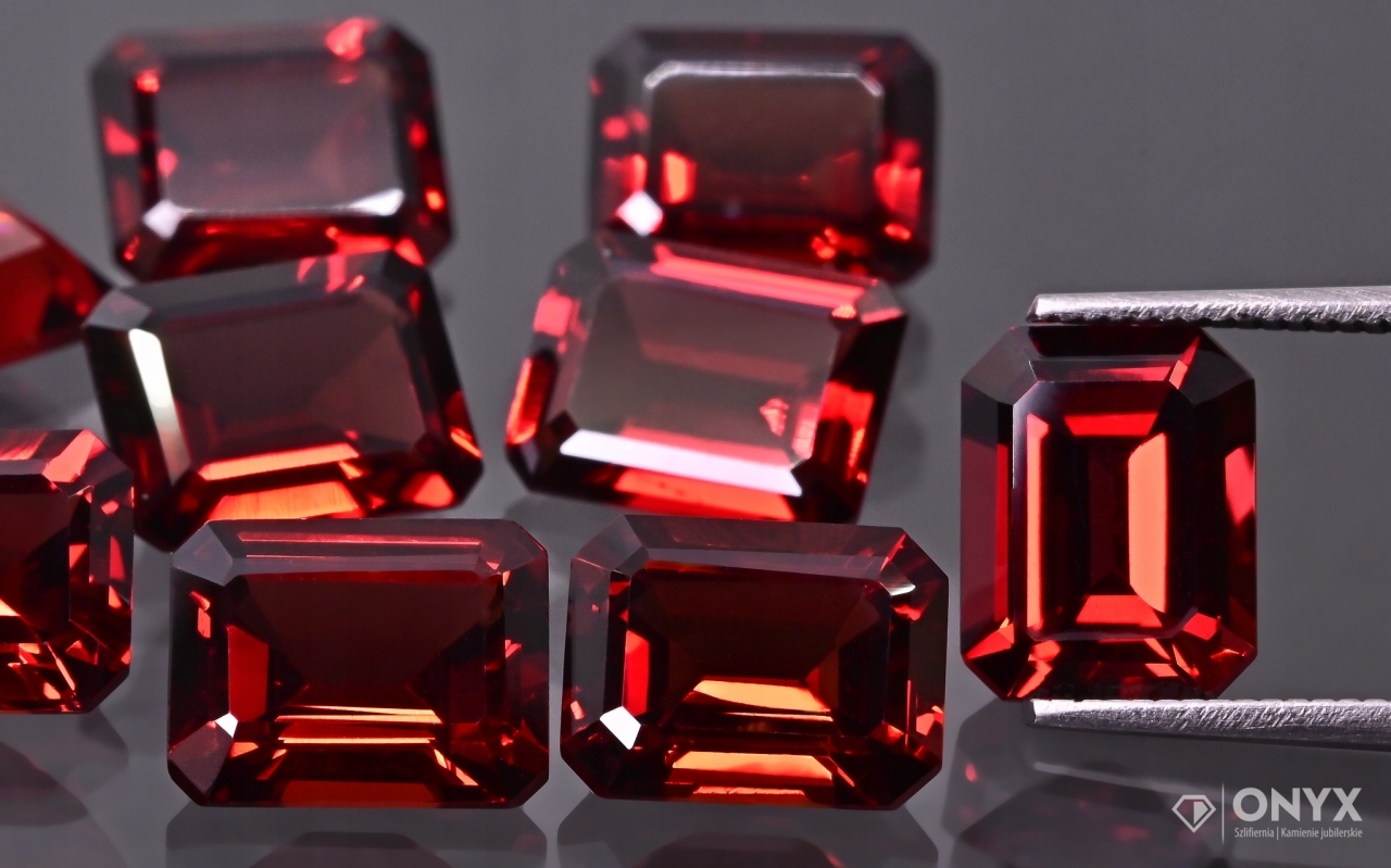 Granátové jablko Pirop A fazetovaný oktagon 10x8 mm