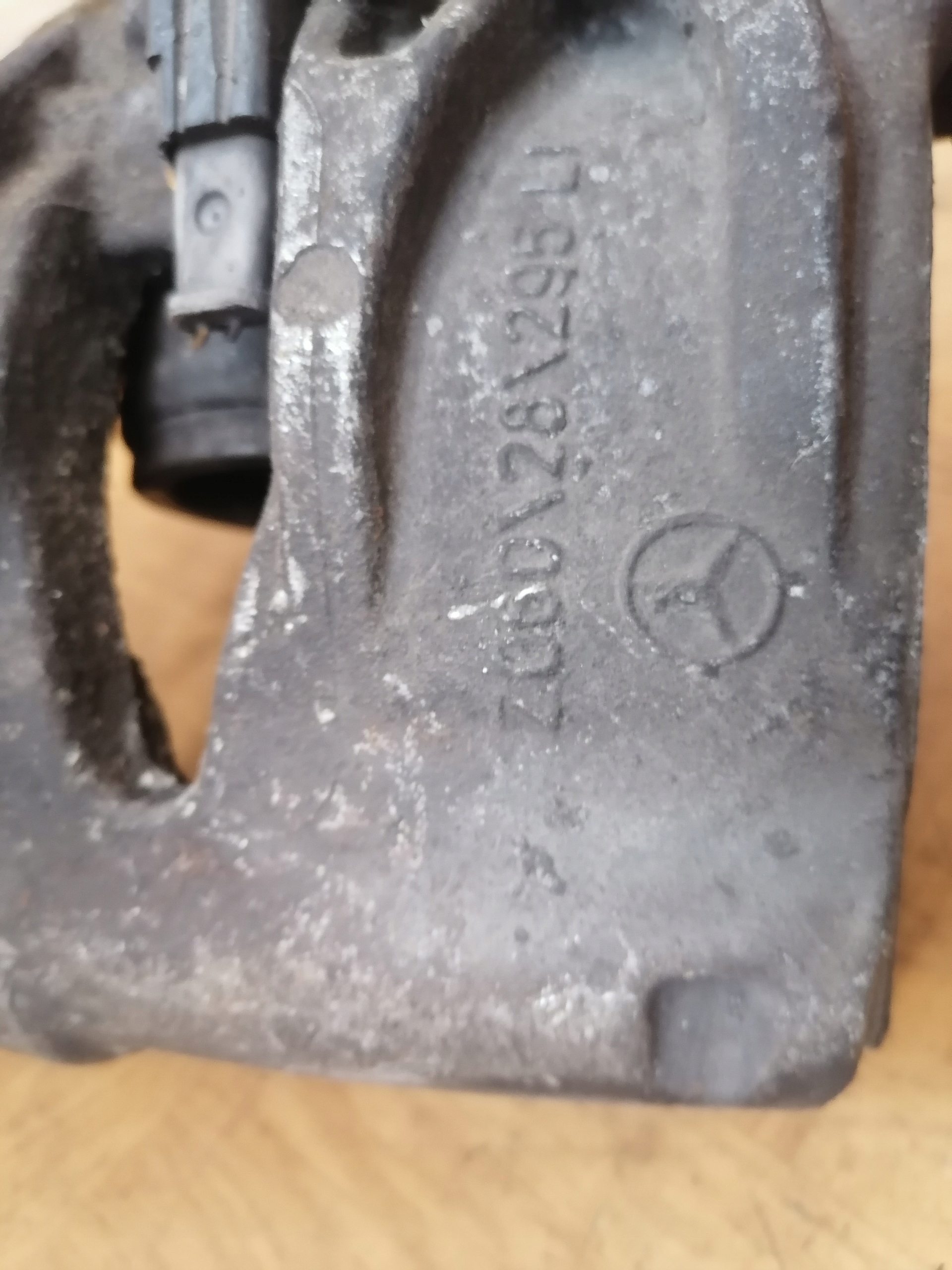 caliper brake MERCEDES-BENZ E270 2060/28/295 LE