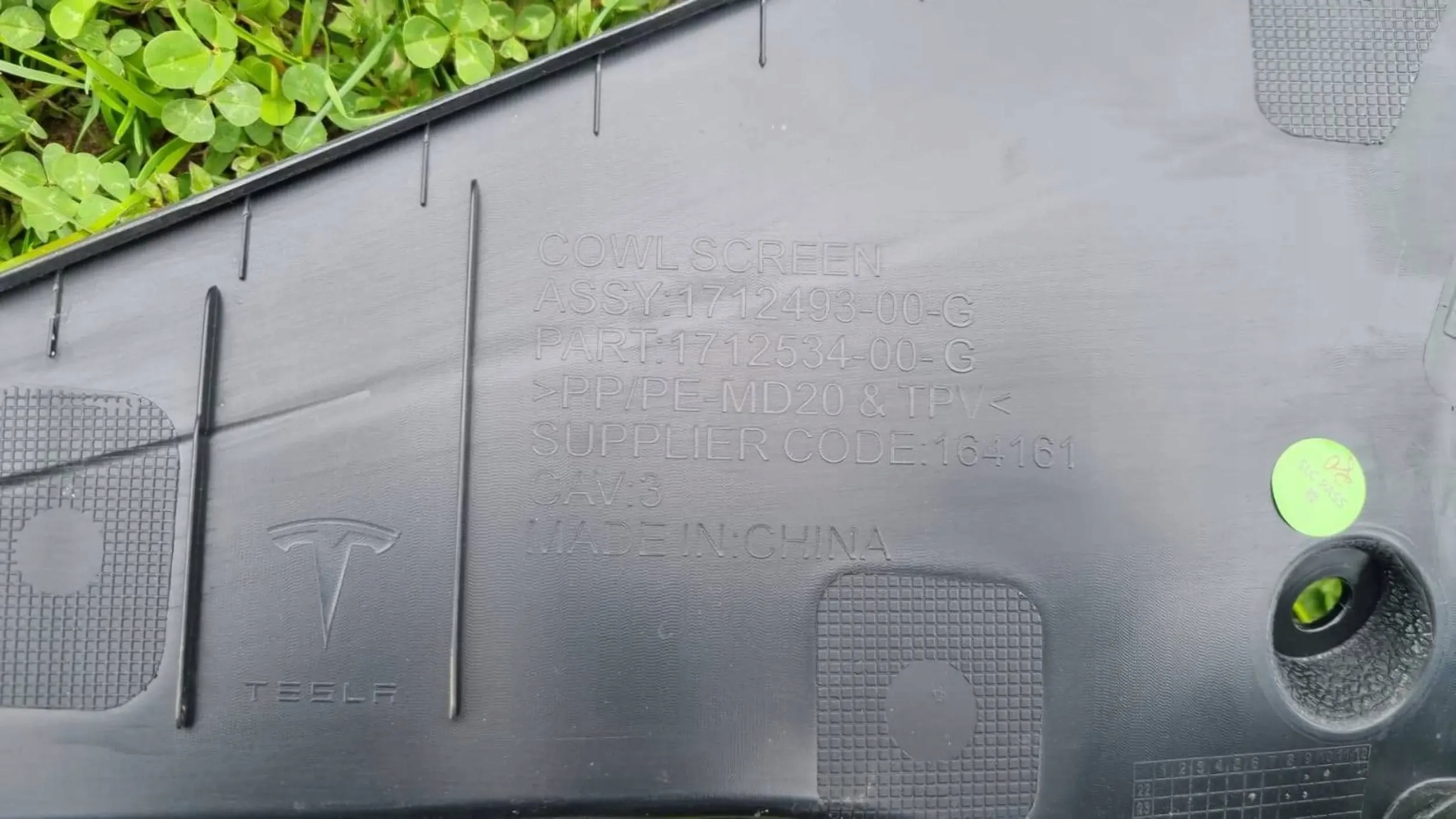 Tesla Model 3 Nowa osłona podszybie przednie lewe 1712534-00-G Producent części Tesla