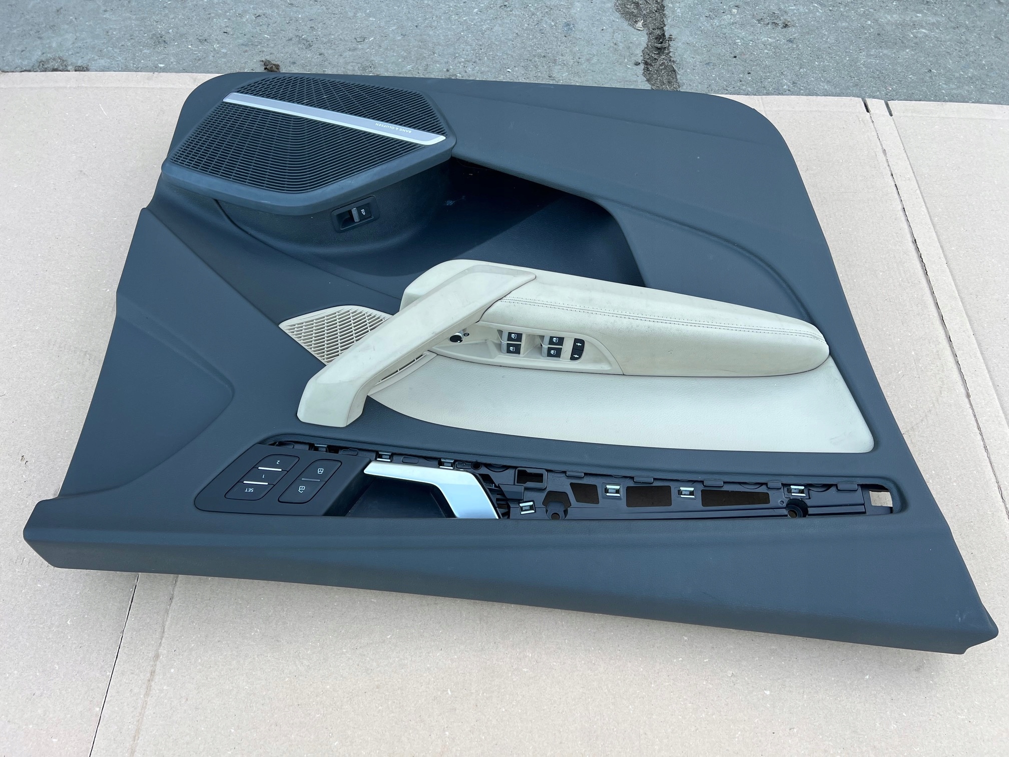 AUDI Q5 80A side door upholstery left front bang & OLUFSEN 80A867133