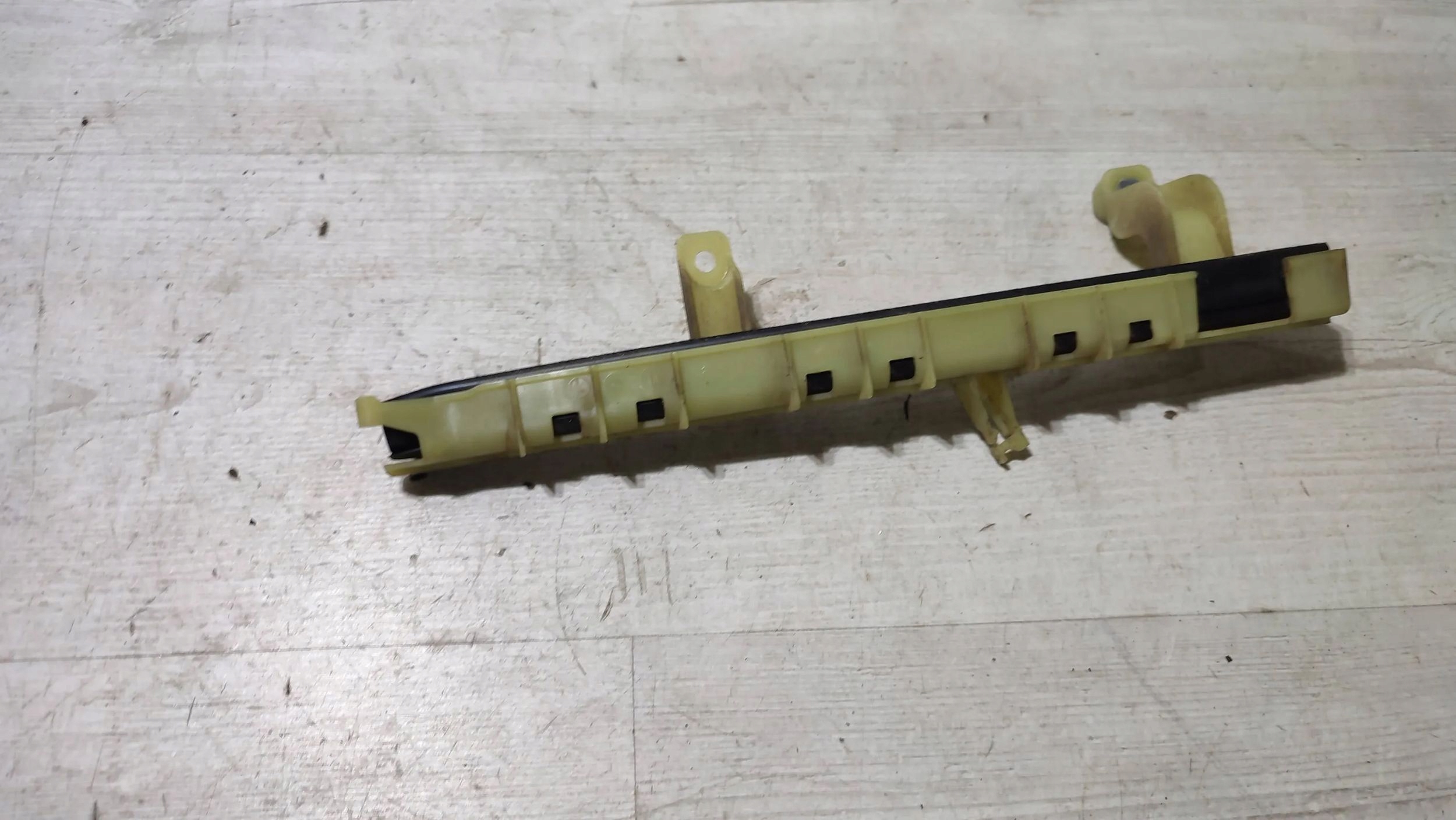 Jeep Cherokee 2015 rear part side right prowadnica right rear part