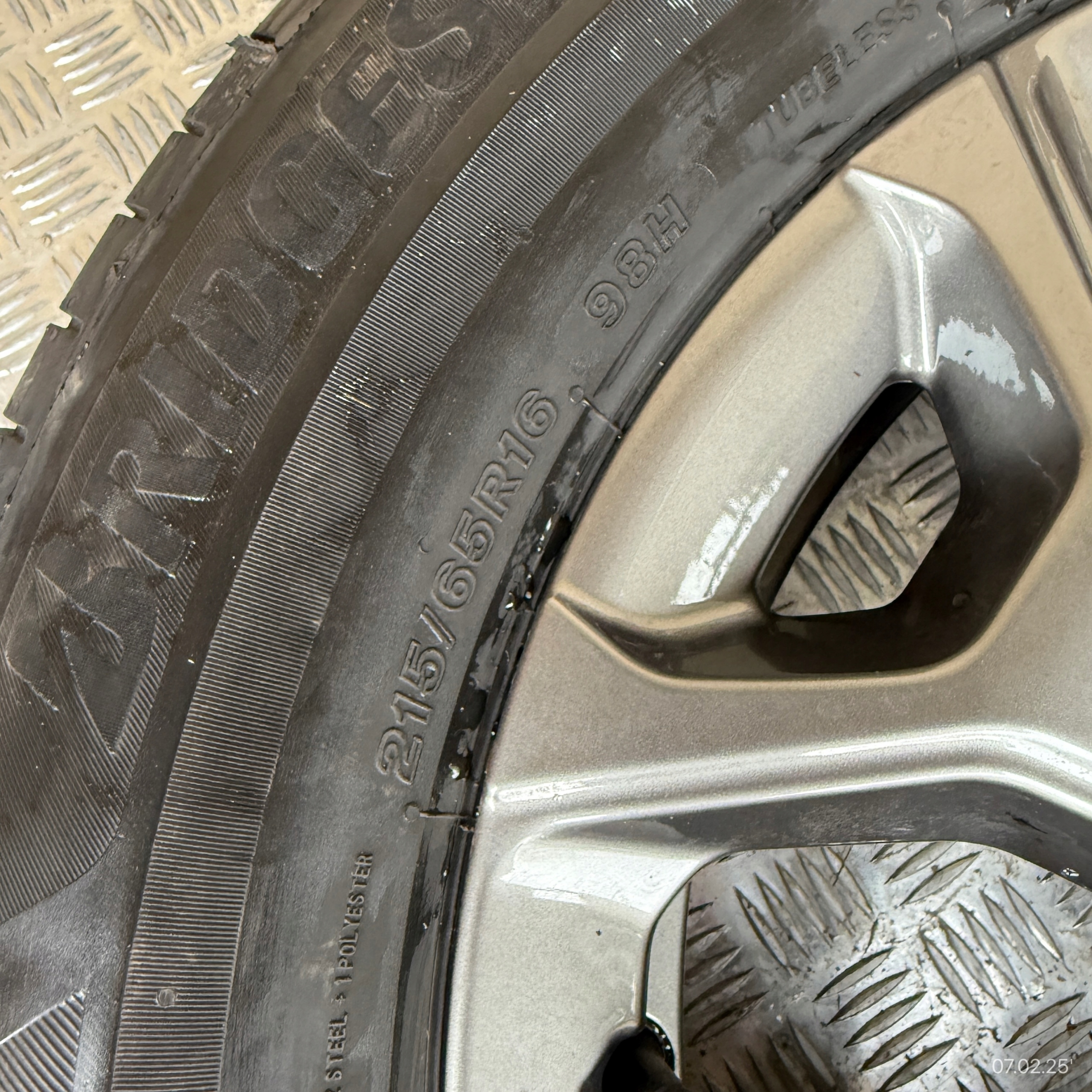 discs wheels tyres JEEP AVENGER BRIDGESTONE 215/65/16" 5MM summer