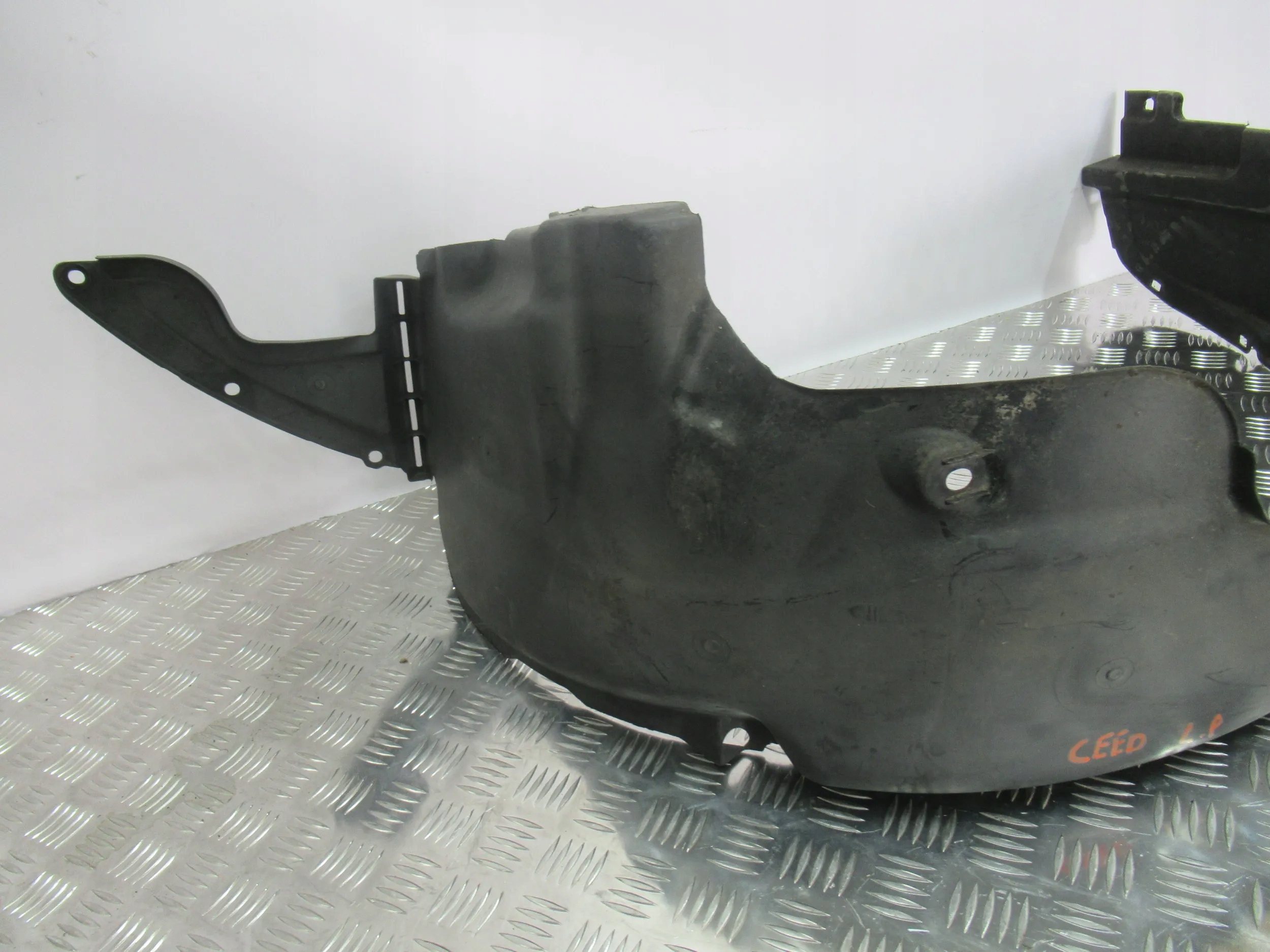 mudguard left KIA CEED and 06