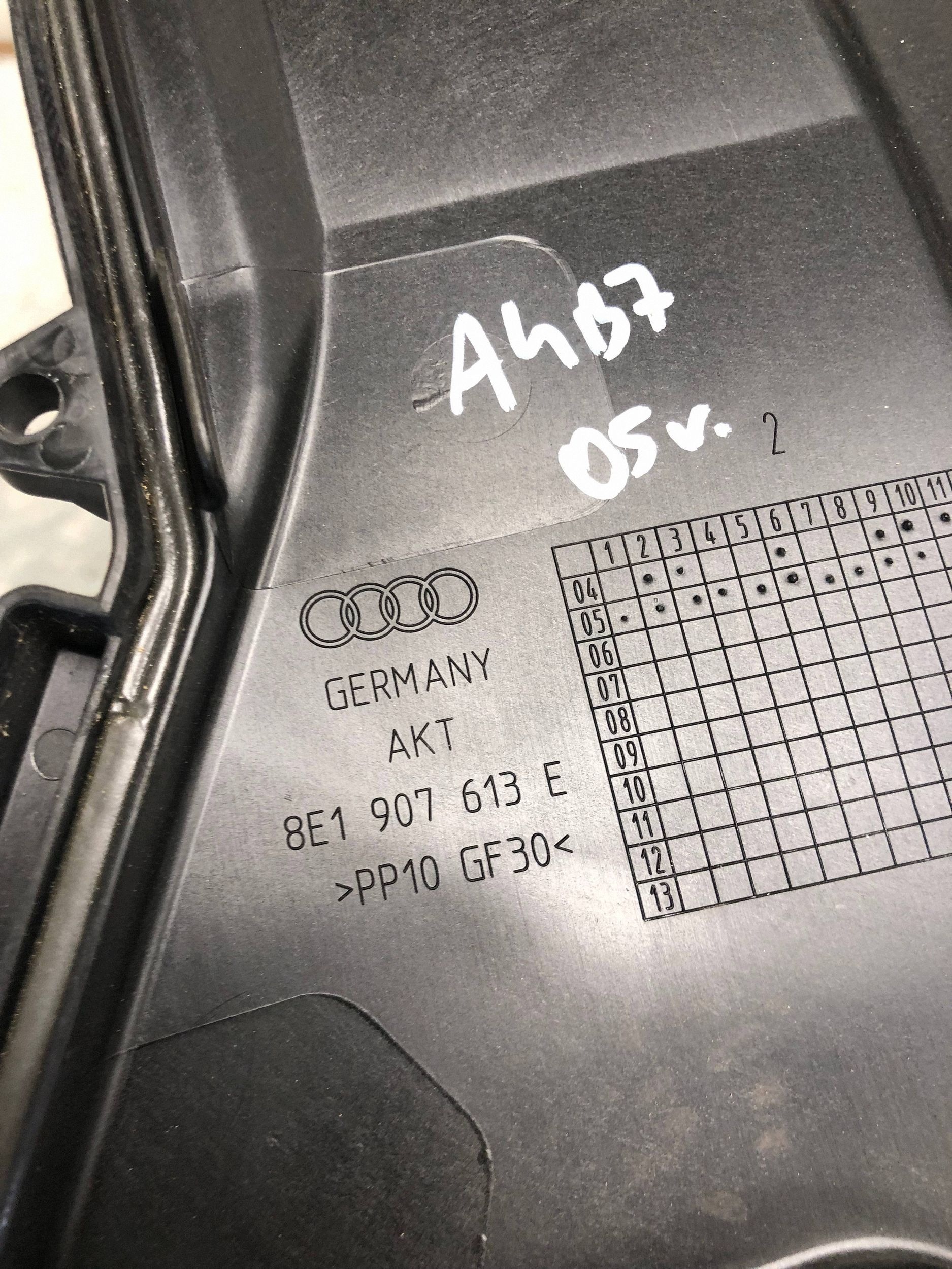 Abdeckung des Sicherungskastens AUDI A4 B7 8E1907613E