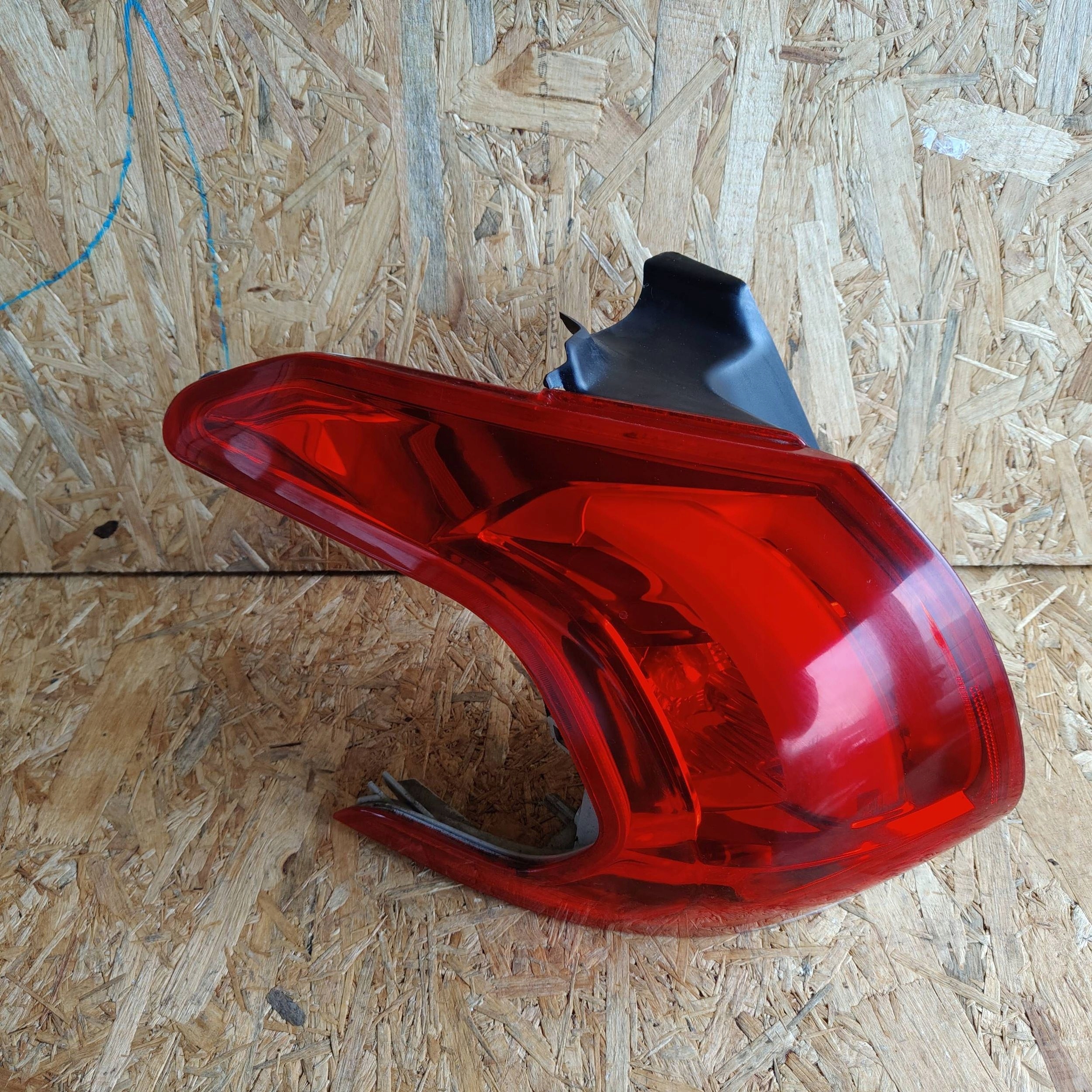 light rear rear part side left Peugeot 2008 and 98081021