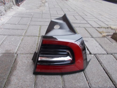TESLA MODEL 3 LIFT LAMPA TYLNA PRAWA LED ORYGINAŁ