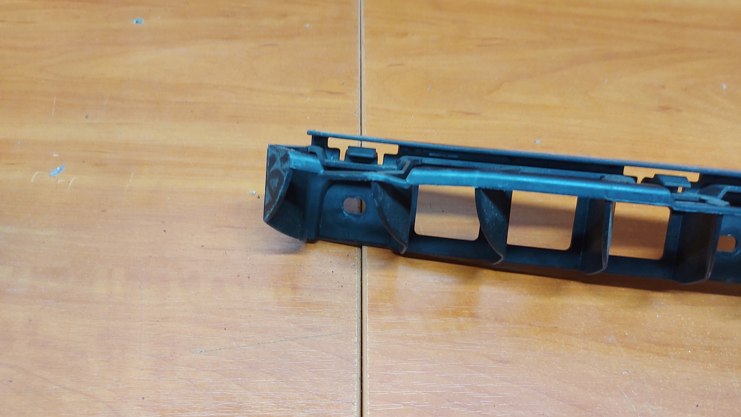 bumper bracket central rear part rear SKODA RAPID SEAT TOLEDO