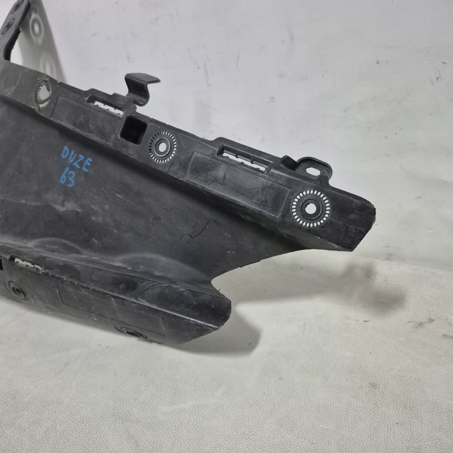 TESLA MODEL 3 -> air duct air line console right front 1694326-00-G