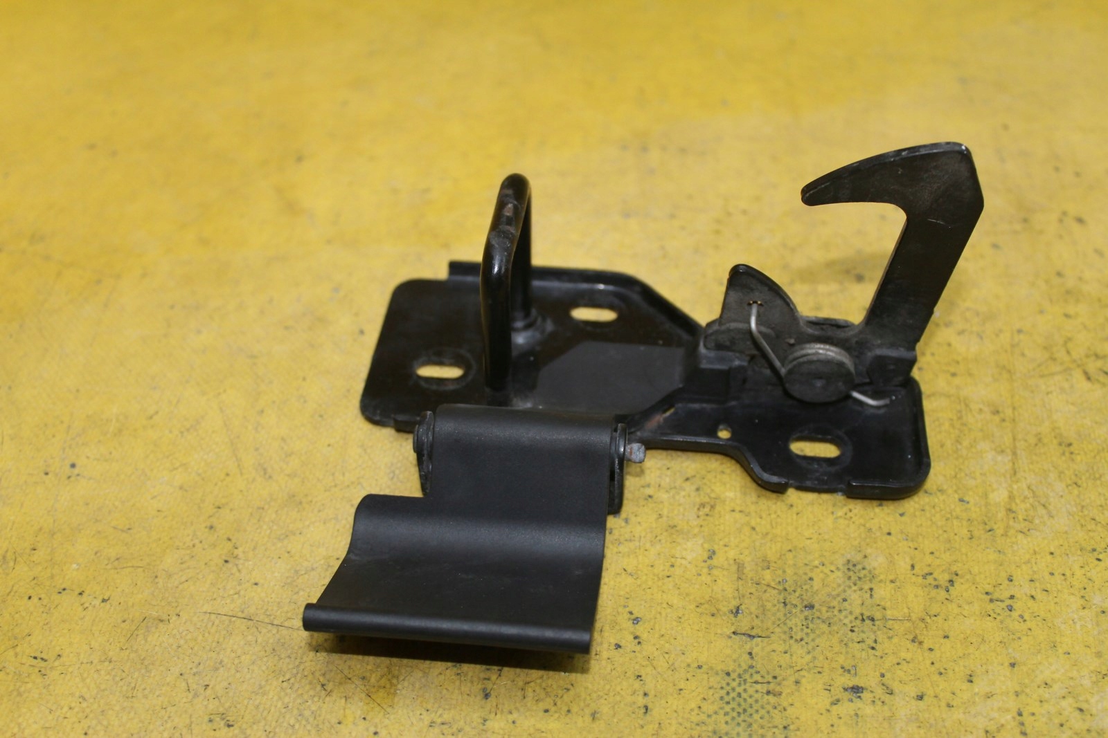 БОЛТ КАПОТА TOLEDO III LEON II FL 1P0823480