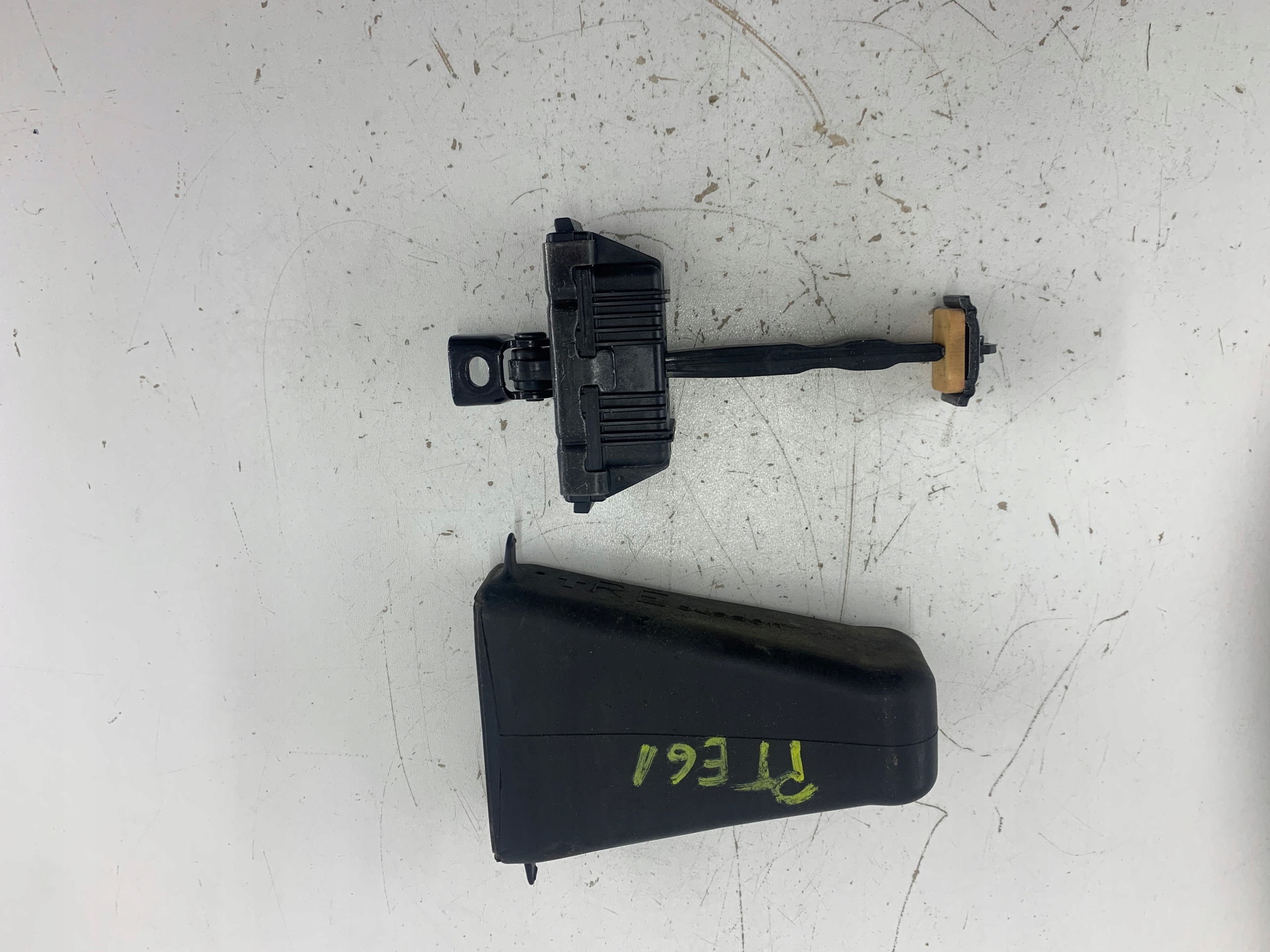 BMW E61 E60 limiter door right rear part 7033623
