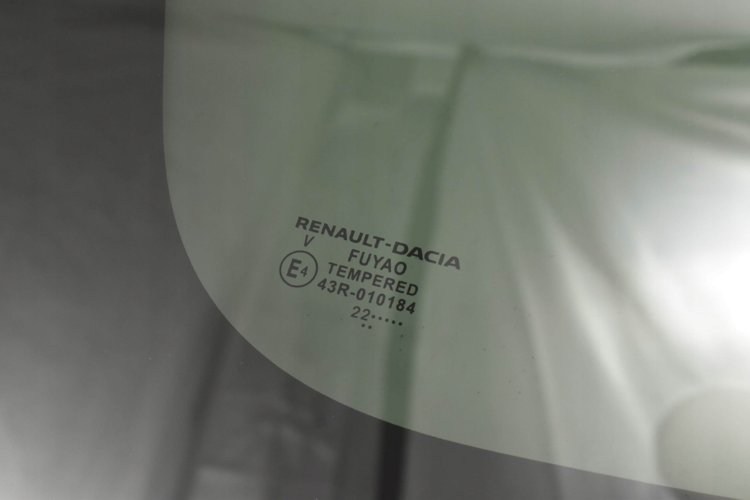 SZYBA KAROSERYJNA LEWY TYŁ UCHYLNA 833079869R DACIA JOGGER RJI LIFT 21+ OE Stan opakowania zastępcze