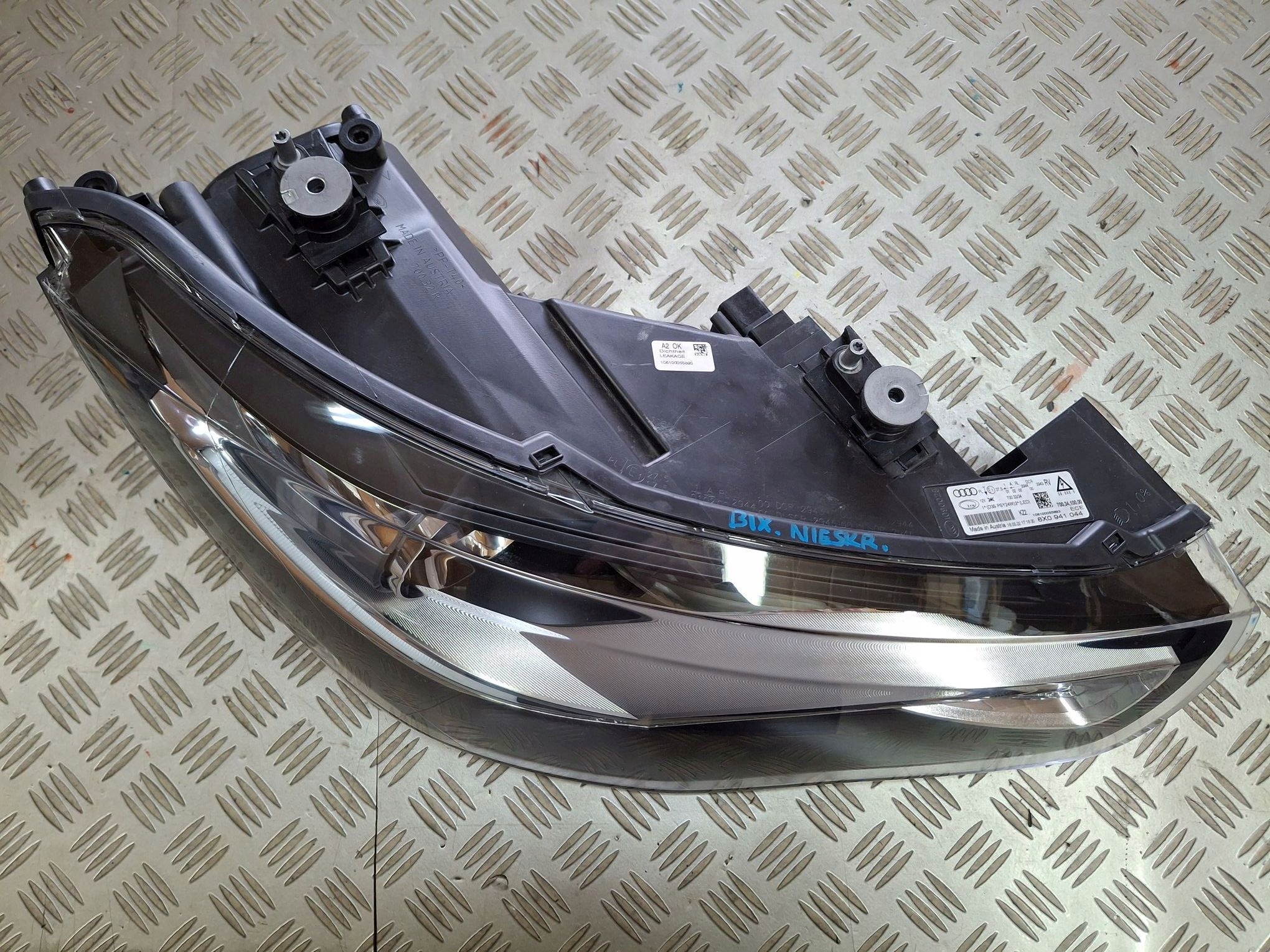 light right front BI-XENON non-setting AUDI A1 2010R-> 2014R
