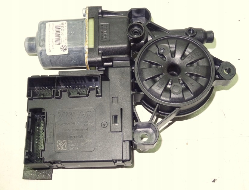 PASSAT B7 SILNICZEK SZYBY PRAWY PRZÓD 3C0959792A Producent części Inny