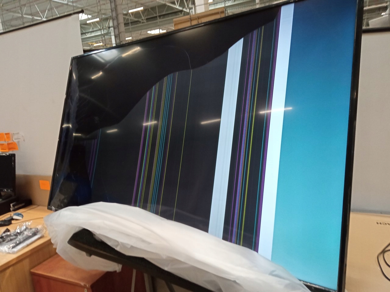 Telewizor TOSHIBA 65UA2063DG UHD AndroidTV-uszkodzony Typ telewizora LED