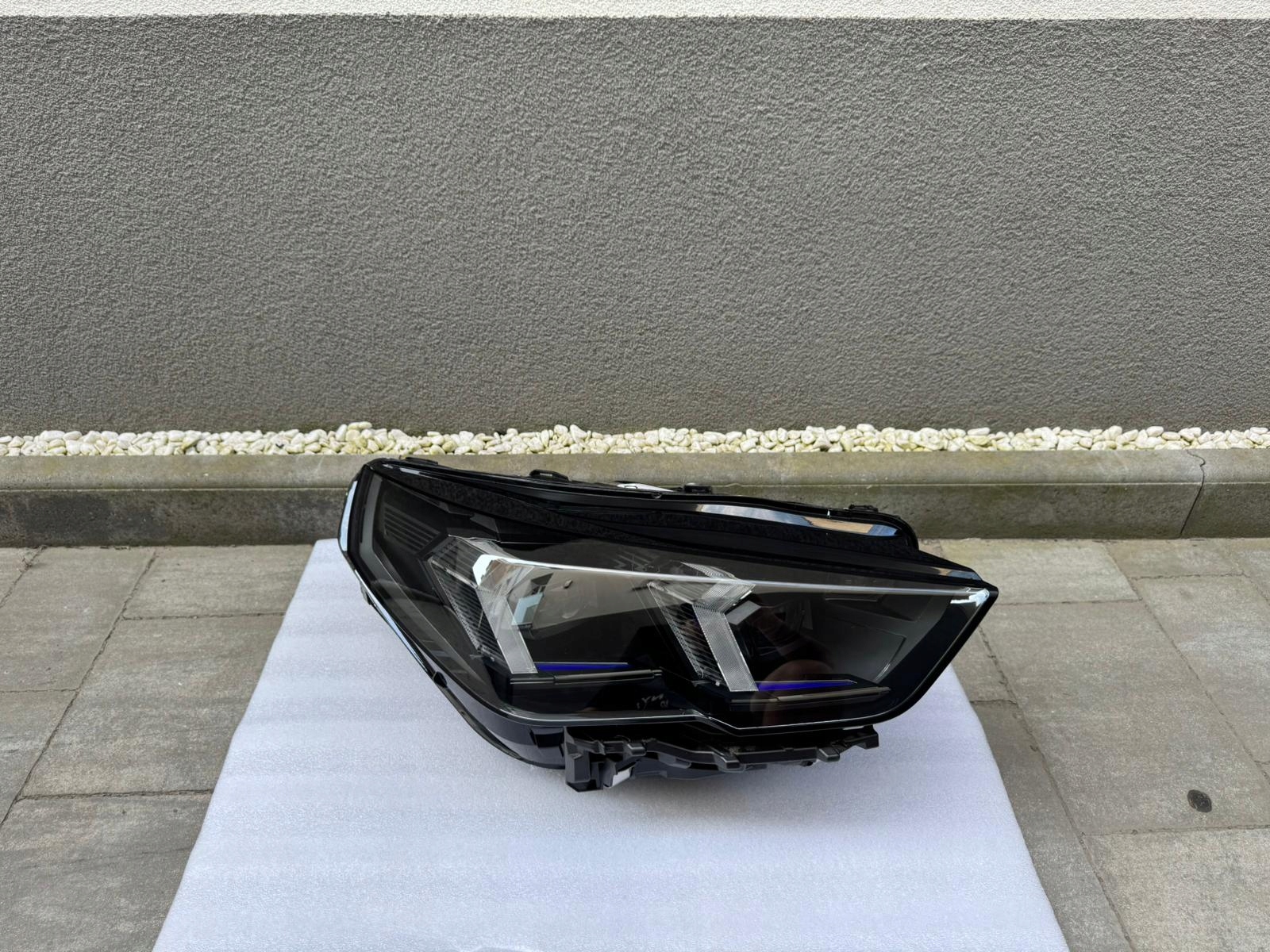 light right BMW X2 U10 Full Led Shadow black