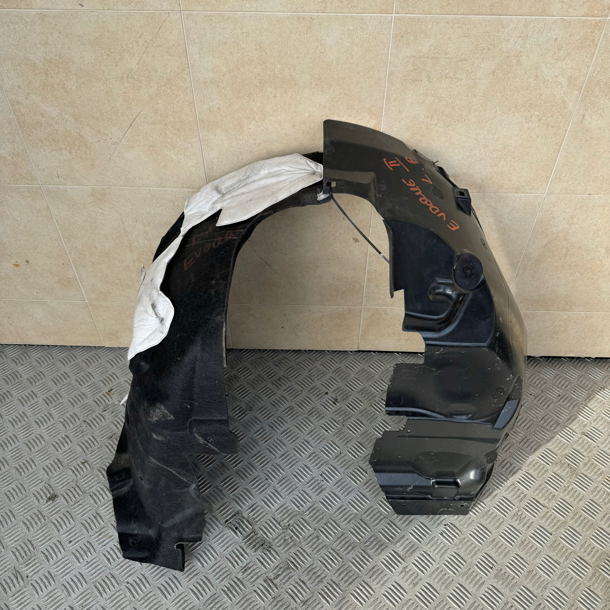 NADKOLE PRZEDNIE LEWE LAND ROVER RANGE ROVER EVOQUE II K8D2-16A5F4-BE