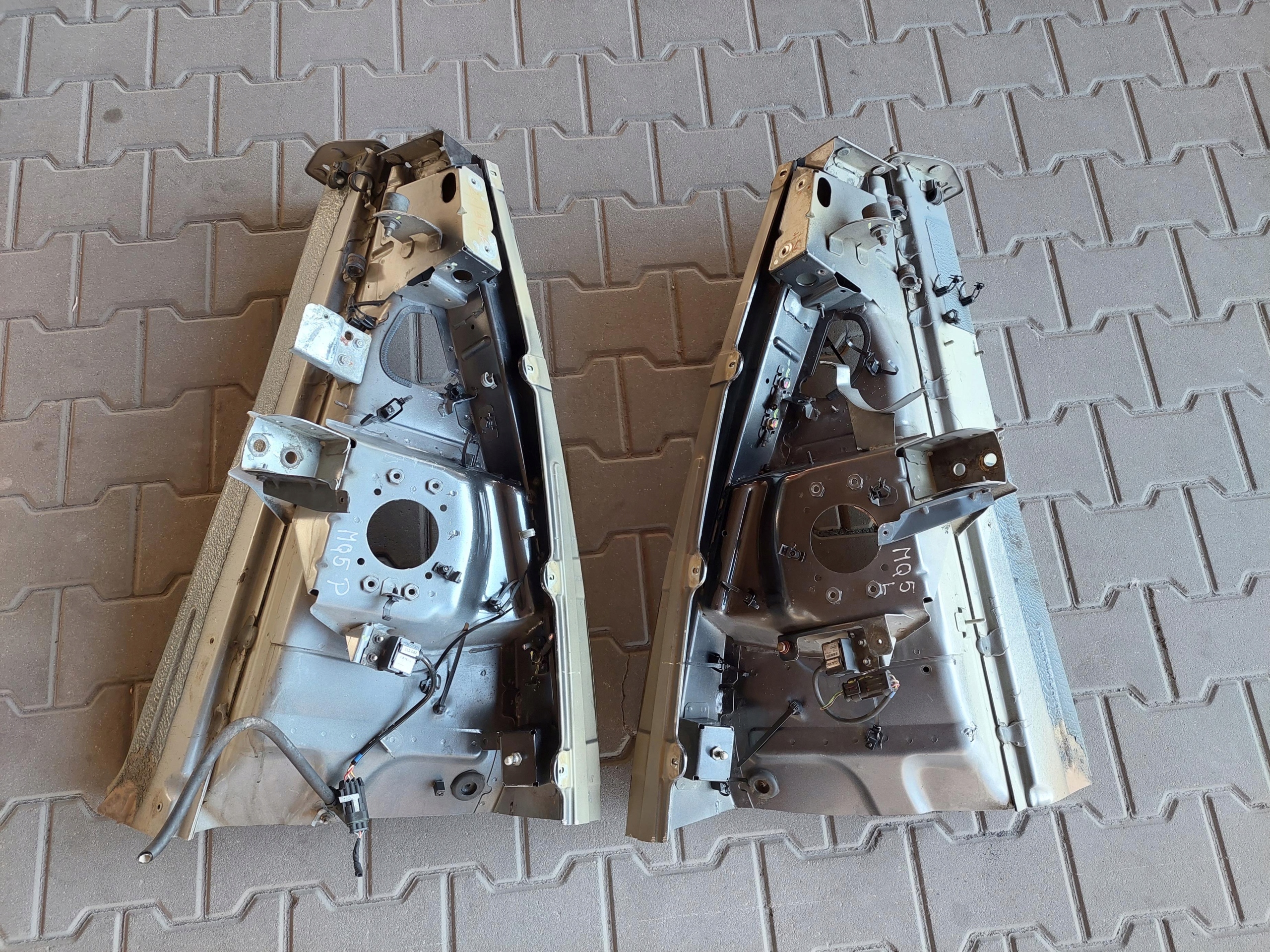 quarter front quarter left right MASERATI QUATTROPORTE V 4.2