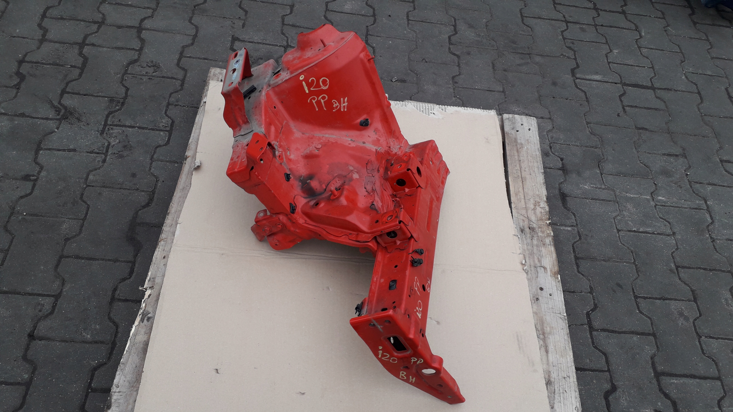 HYUNDAI I20 08- ЛОНЖЕРОН ЧЕТВЕРТИНА ПРАВИЙ ПЕРЕД BH