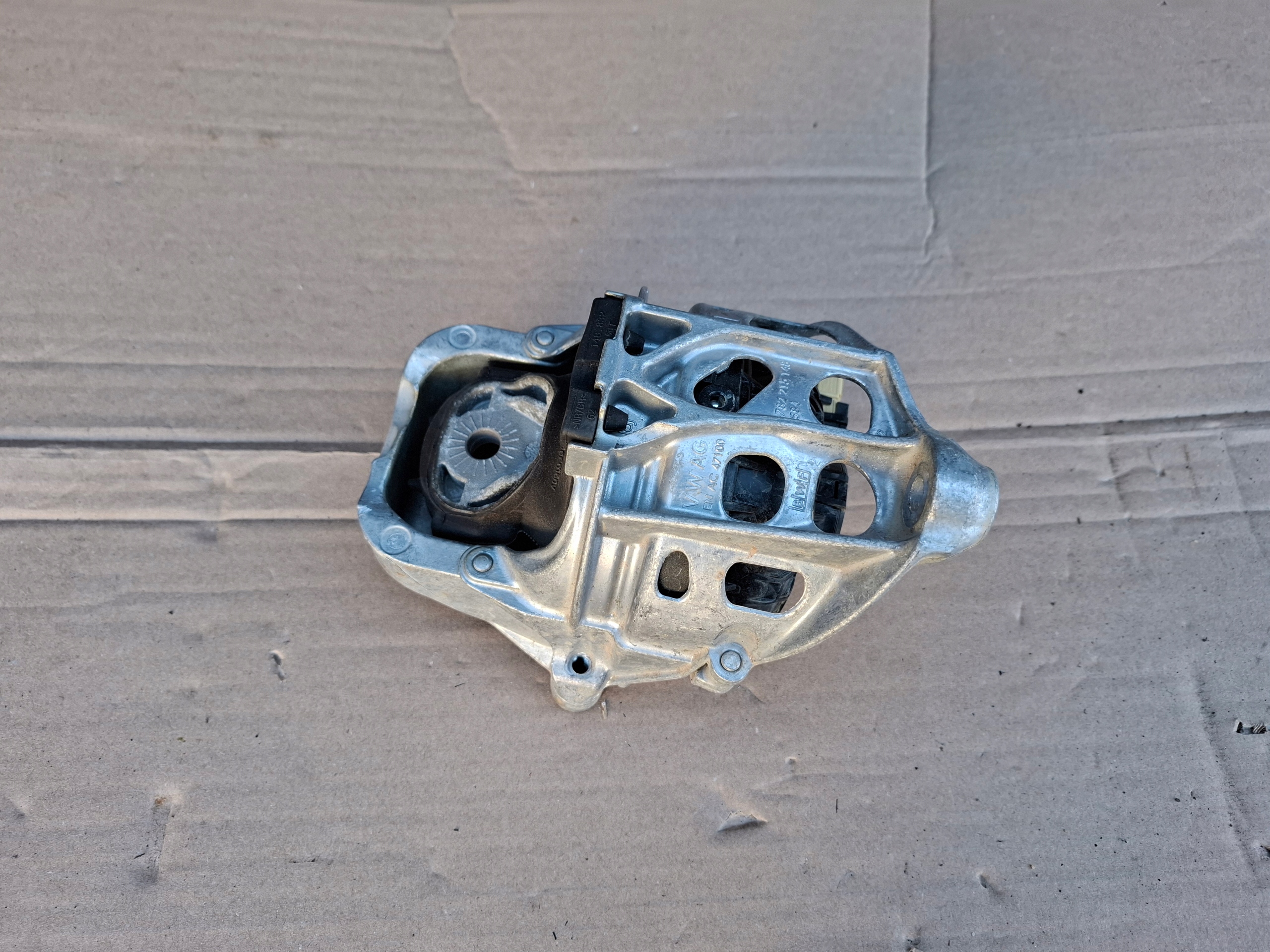 AUDI RS7 RS6 C8 engine mount left 23r