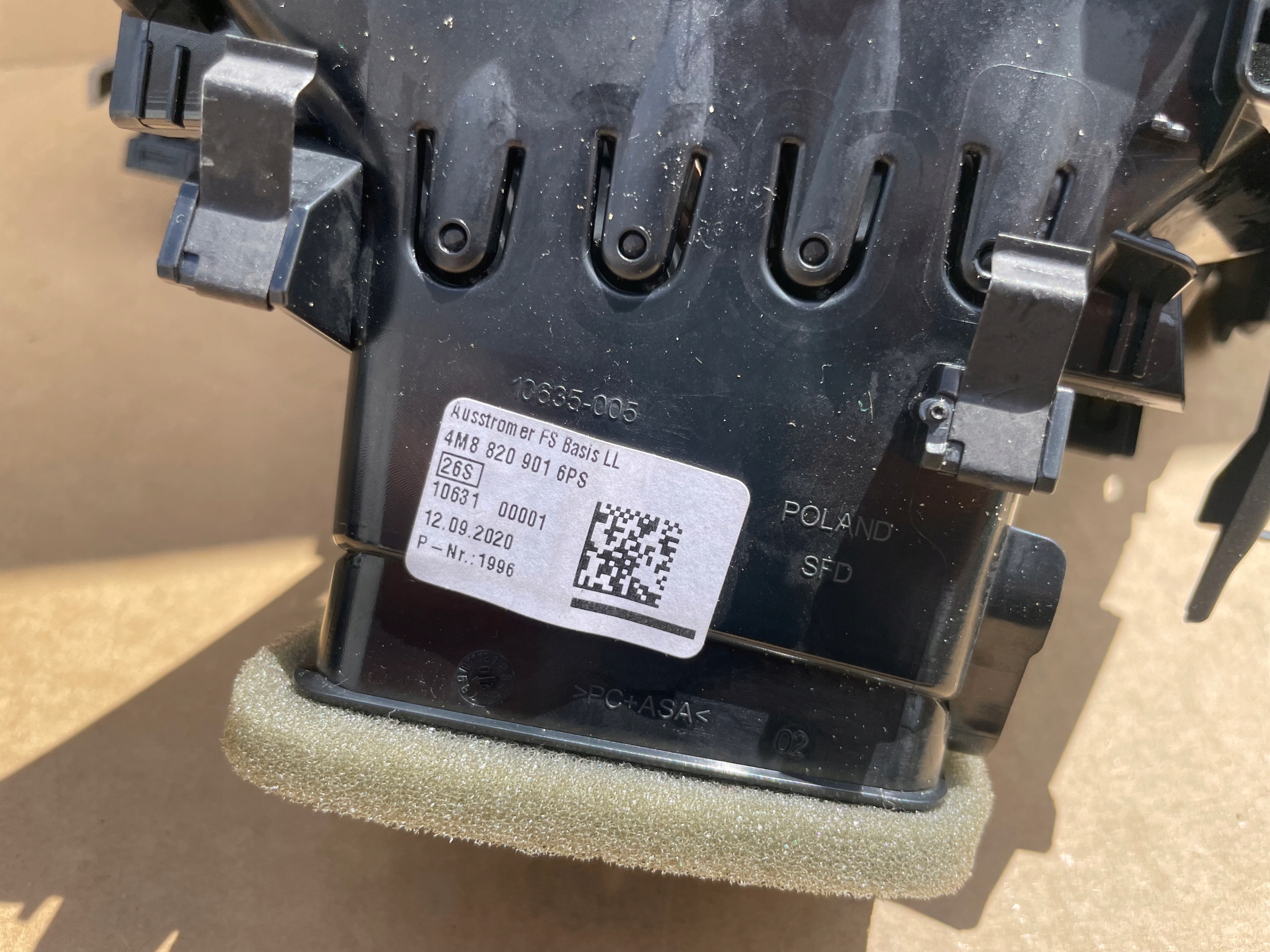 DEKOR consoles LED 4M8820901 AUDI Q7 Q8 IDEAL original