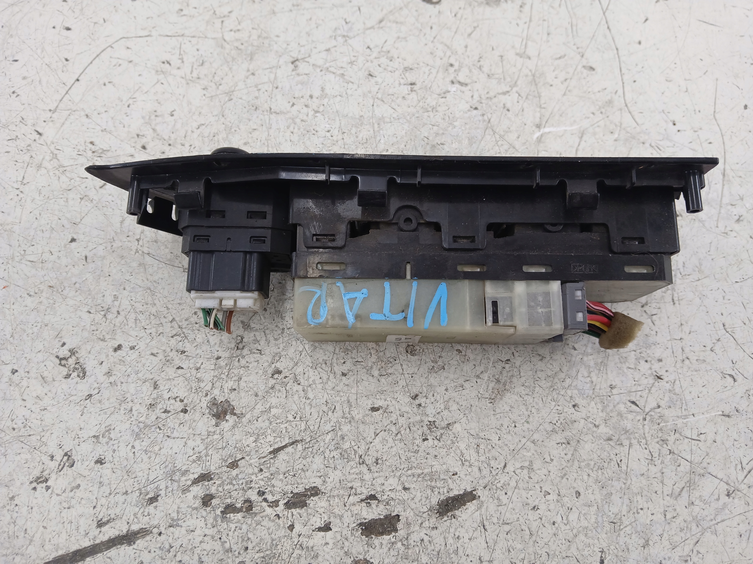 SUZUKI GRAND VITARA II PANEL okna levý předek