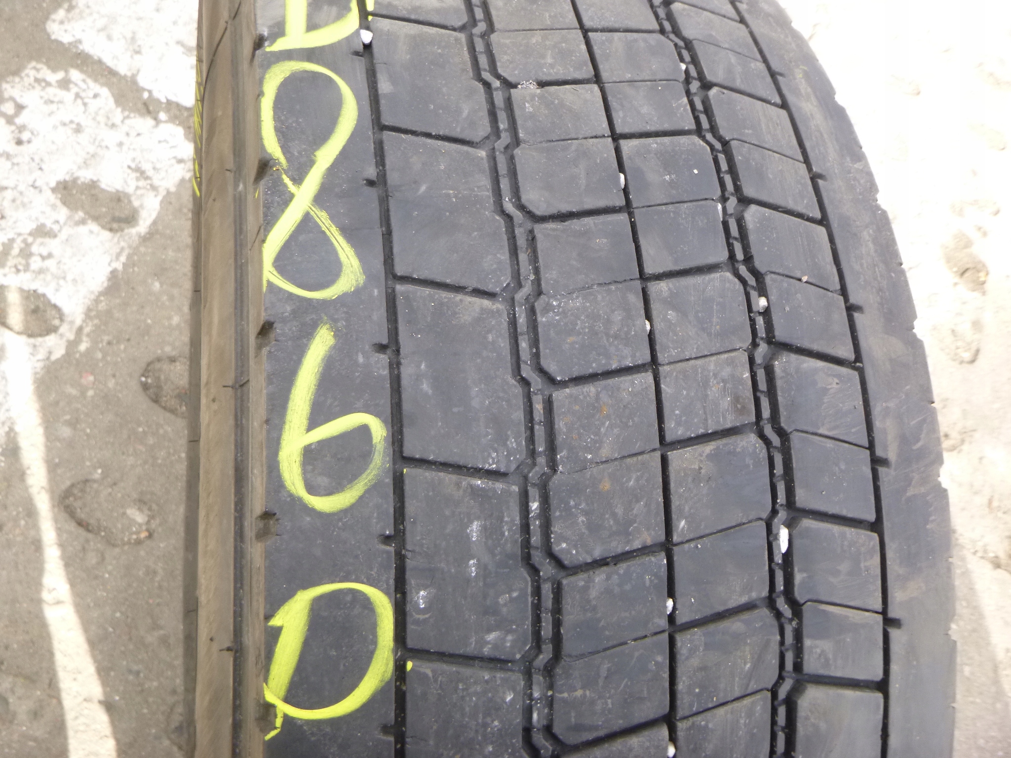 265 / 70R19,5 Uniroyal dh100 привід