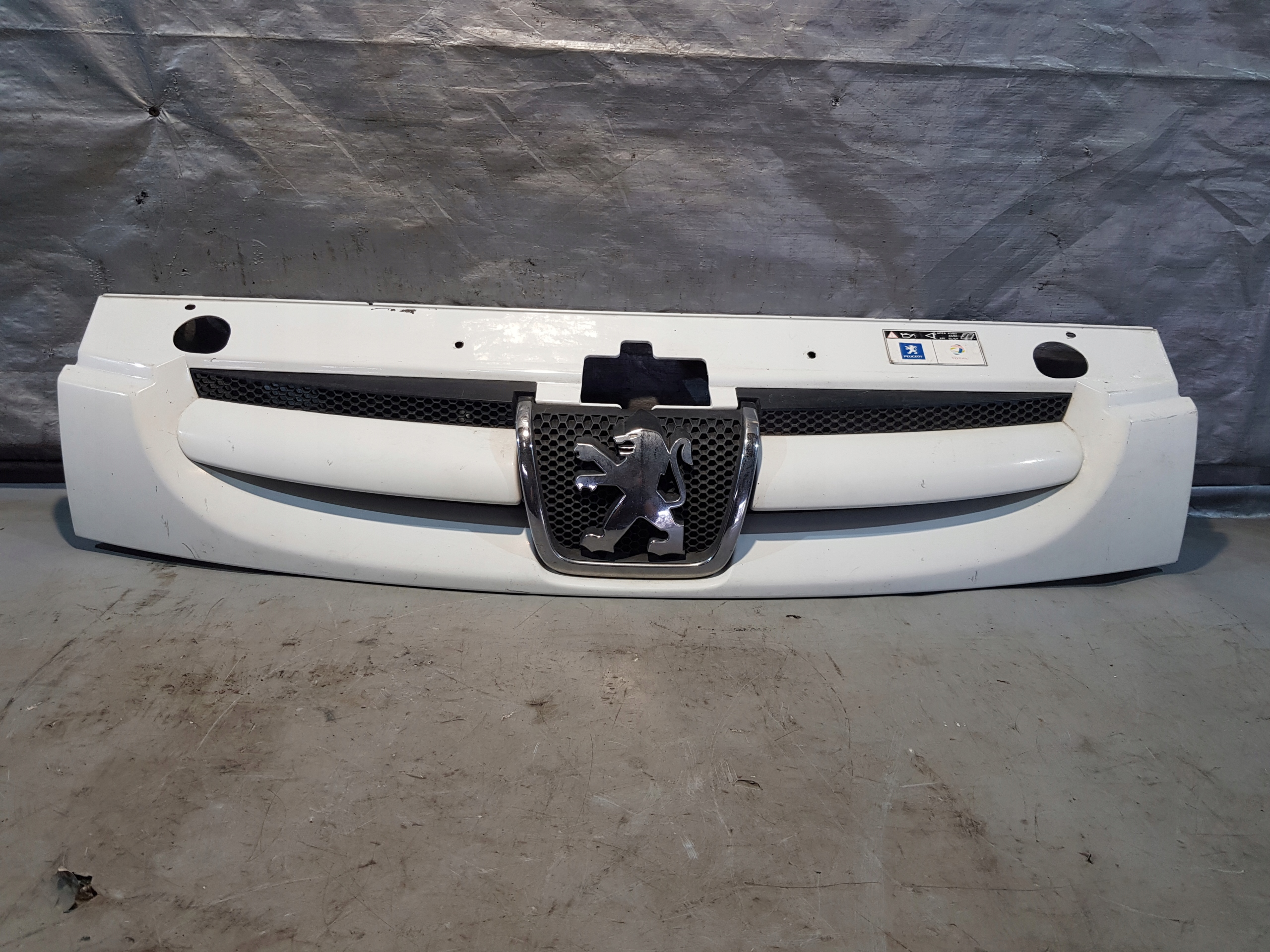 Grill Grill der Stoßstange PEUGEOT PARTNER II FL