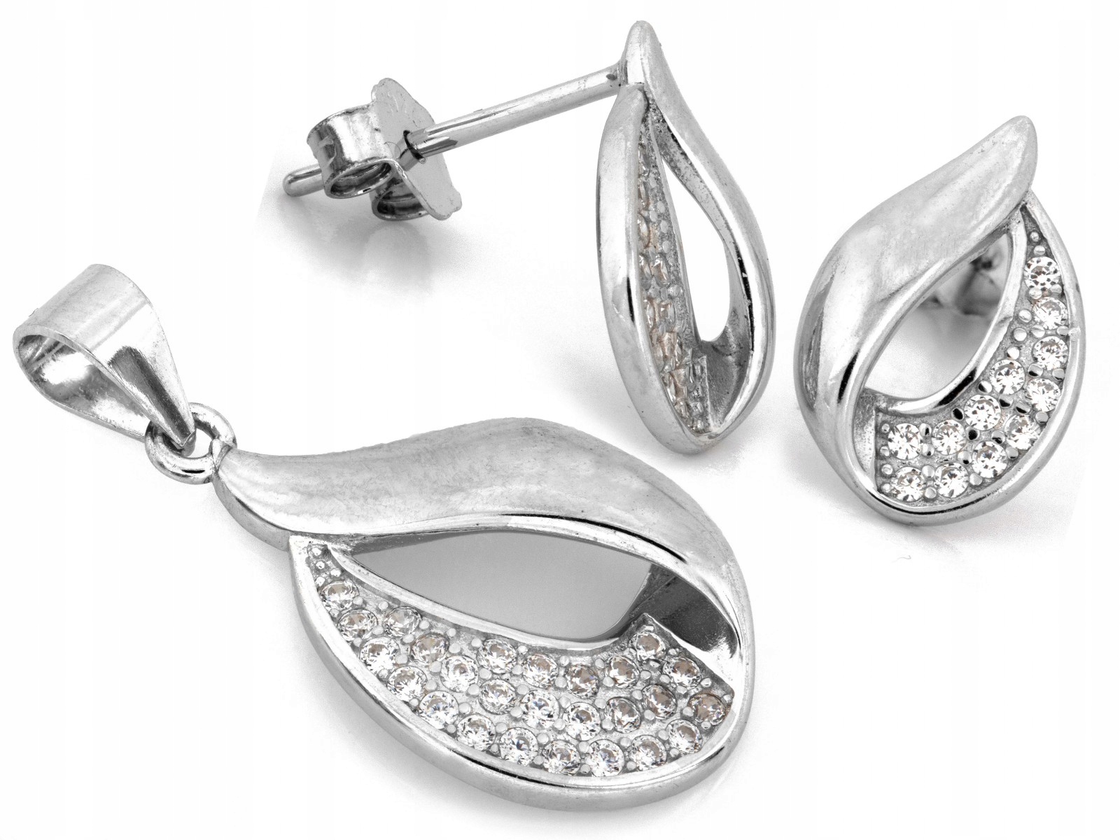 Stříbrný komplet 0.925, elegantní náušnice a přívěsek 2.67 g