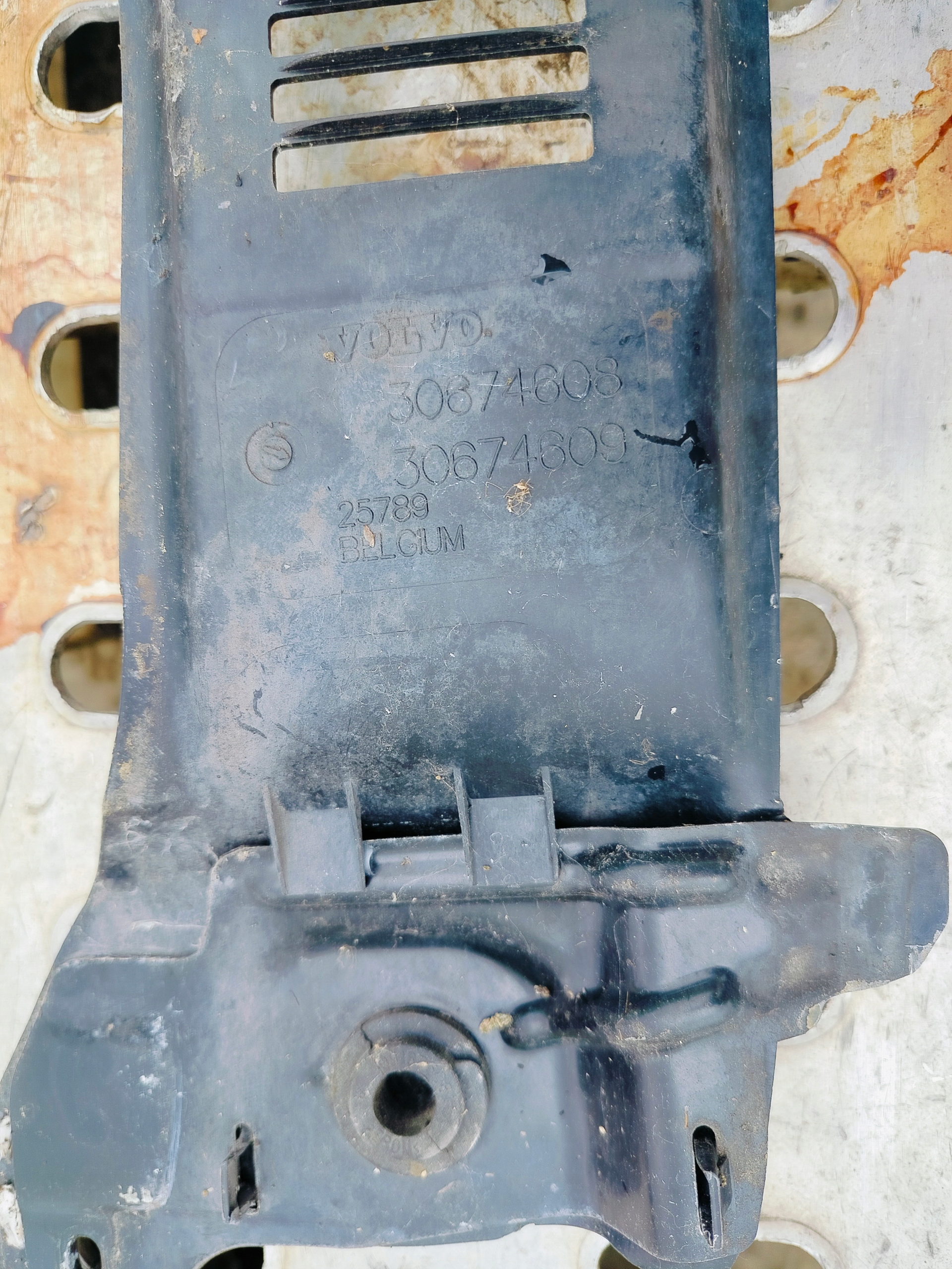kryt stěny předního VOLVO V50 S40 II 30674608