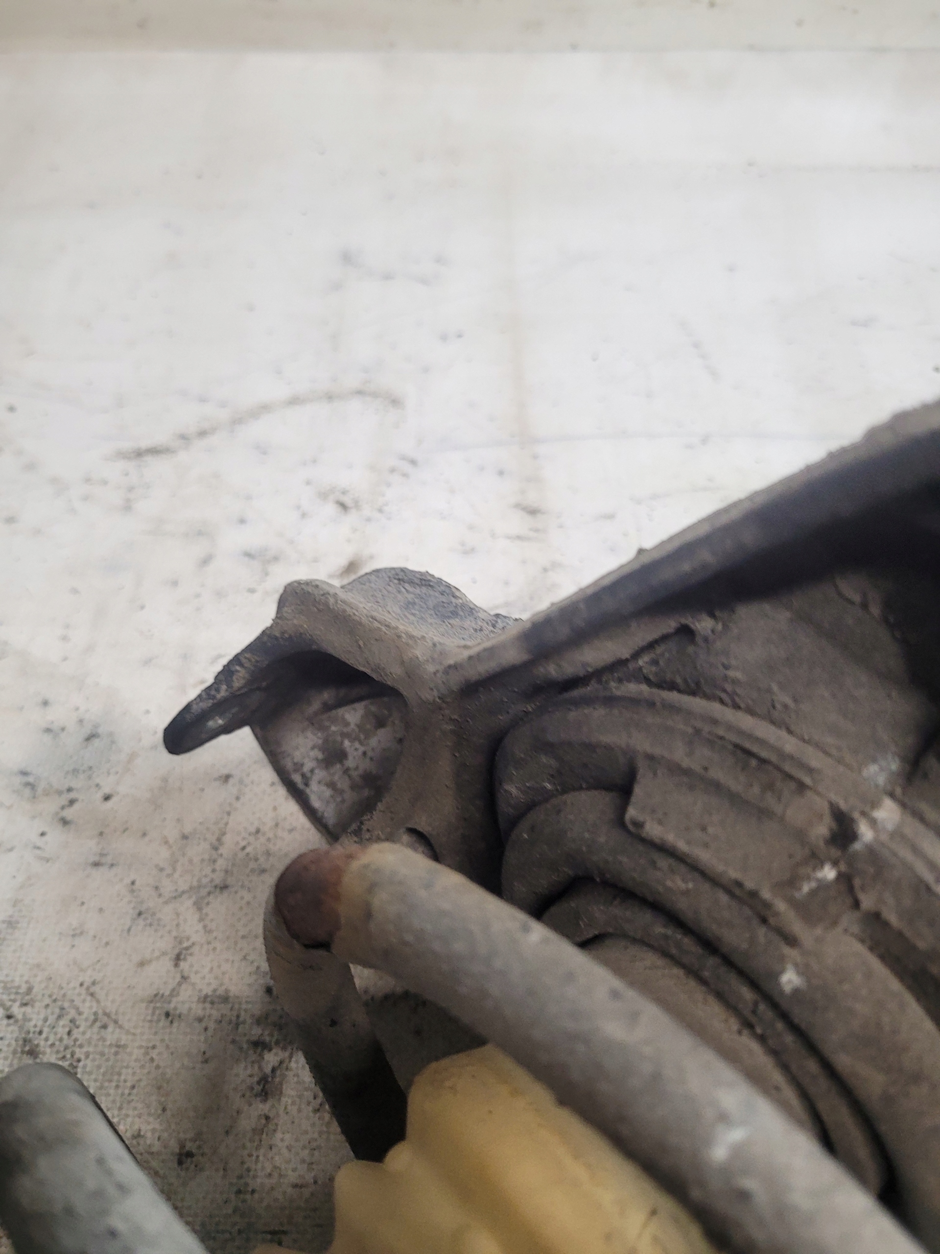 shock absorber left front AUDI A4 B7 AVANT 1.6B
