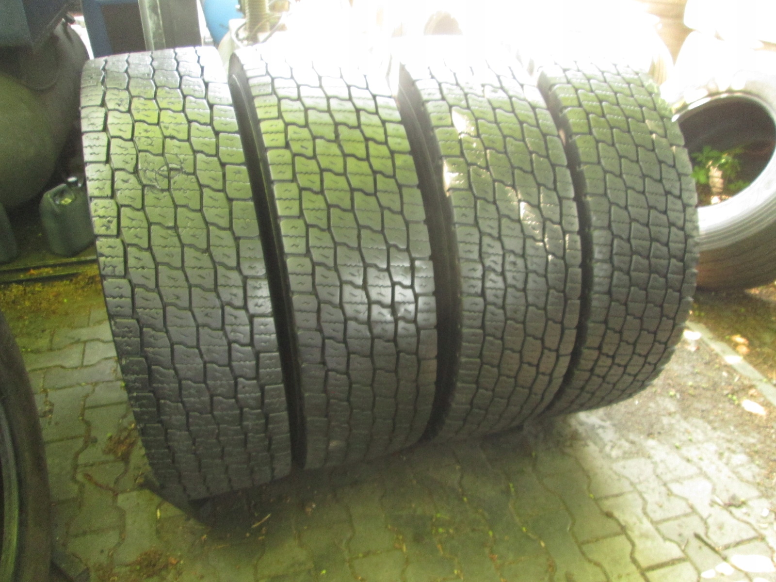 315/80R22.5 RM HD-W GRIP+ OPONY NAPĘDOWE - KOMPLET CIĘŻAROWE Liczba opon w ofercie 4 szt.