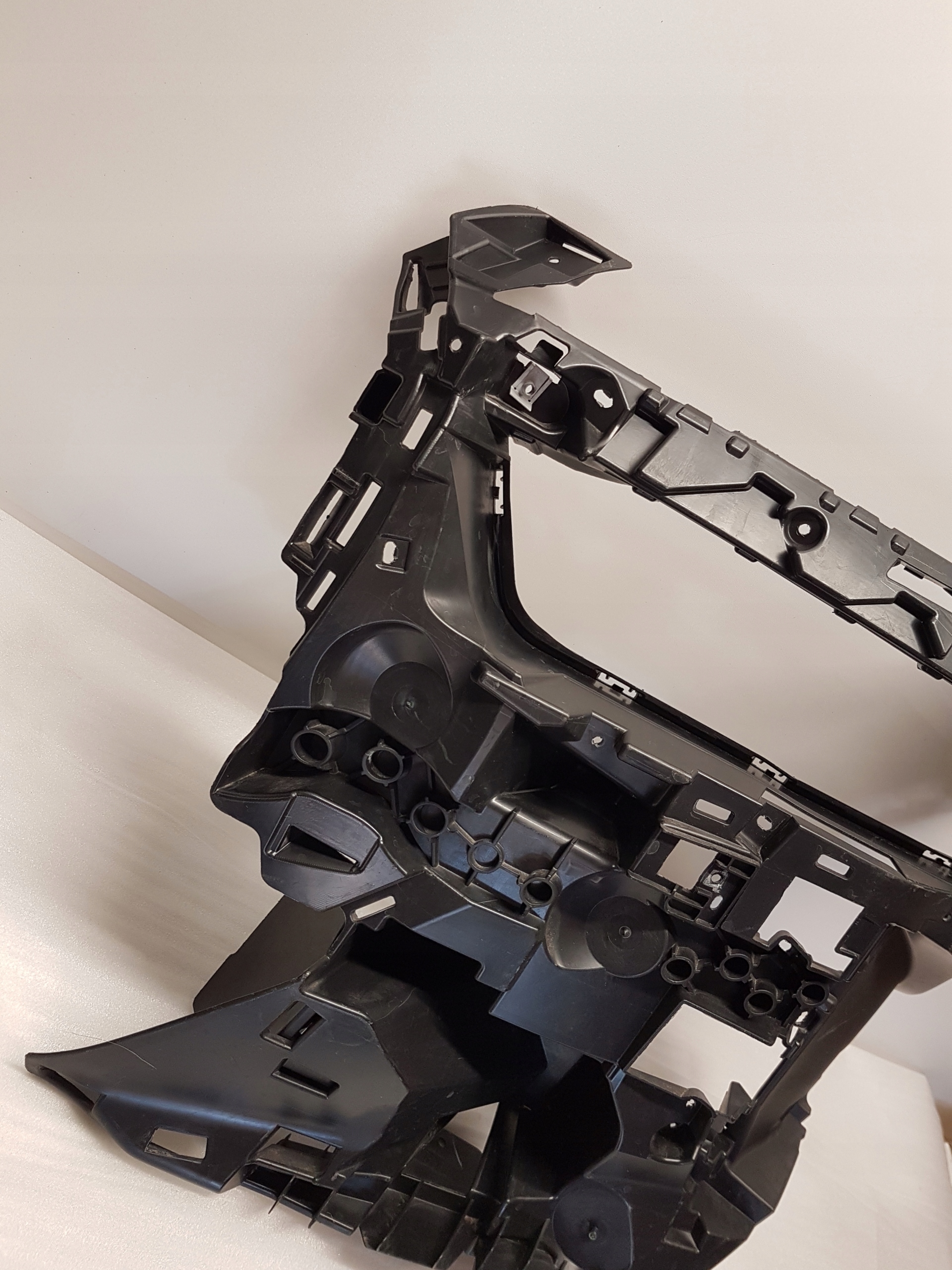 bumper bracket left front BMW 7 G70 m-packet 5A67221