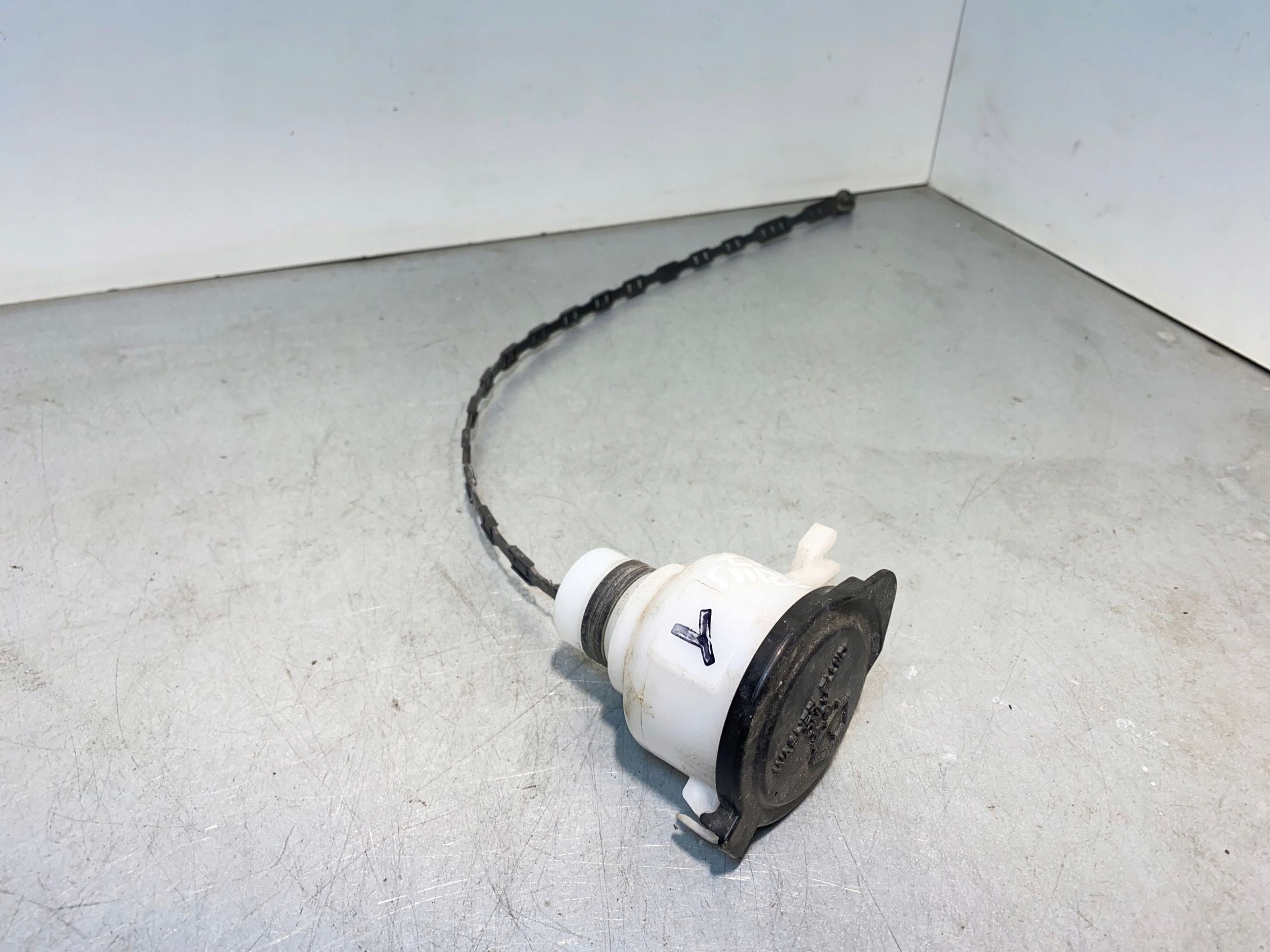 2017 Toyota Prius (XW50) Rurka wlewu spryskiwacza WASHERFLUID