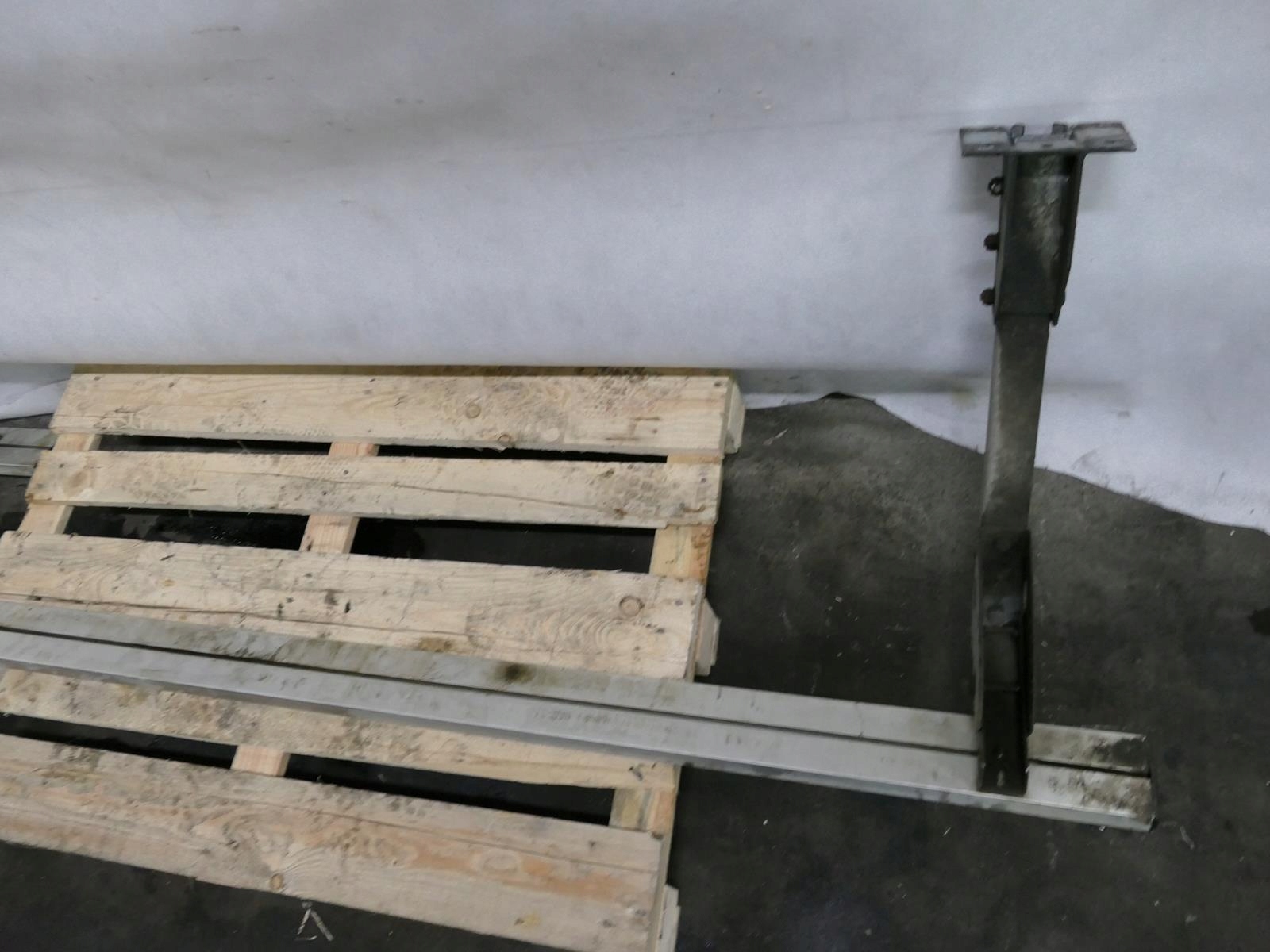 MITSUBISHI CANTER FUSO 7C15 LISTWA BELKA BOCZNA P Installation side right