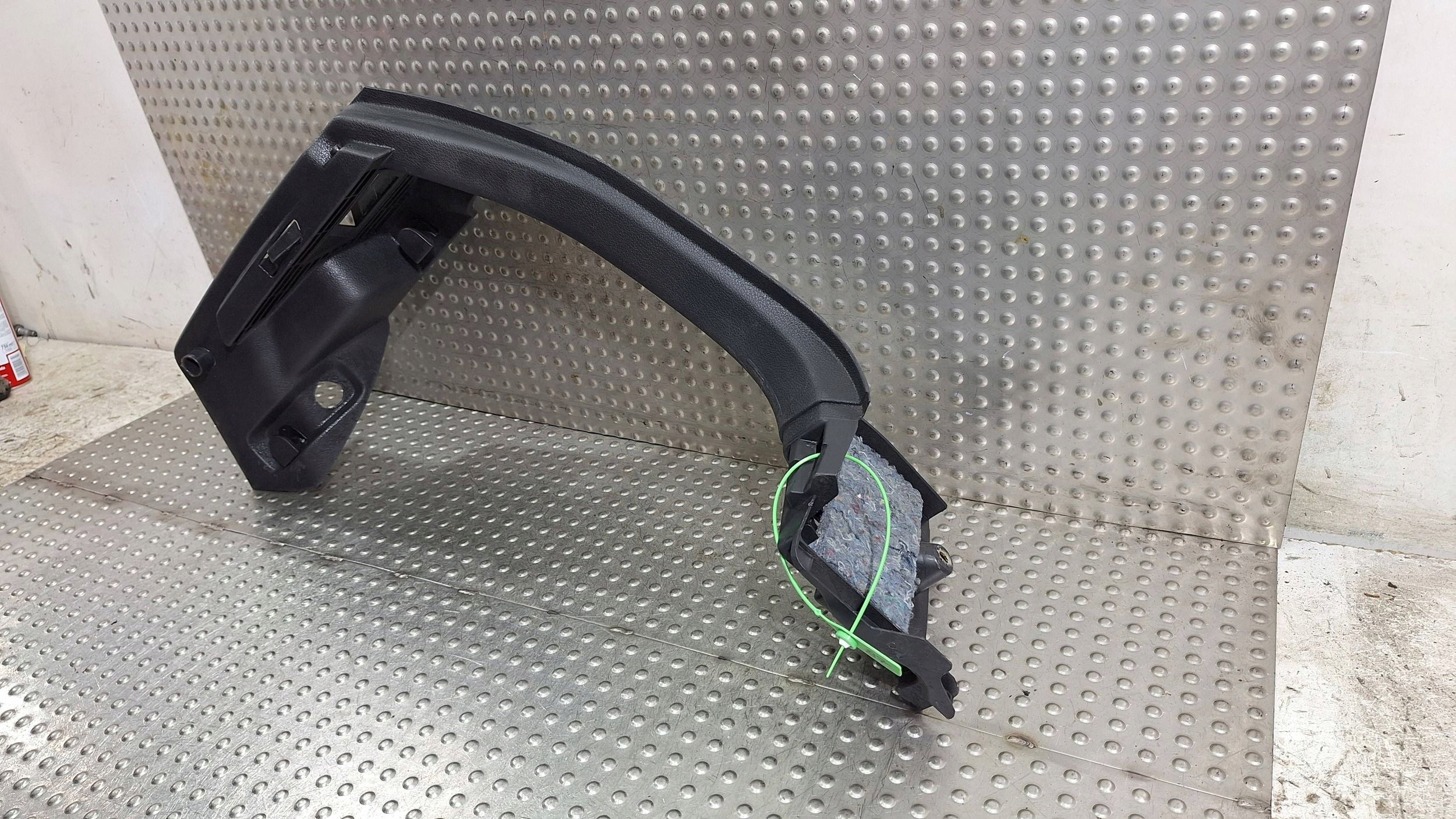 boot upholstery holder POLKI right side 5G6867762H VW GOLF VII