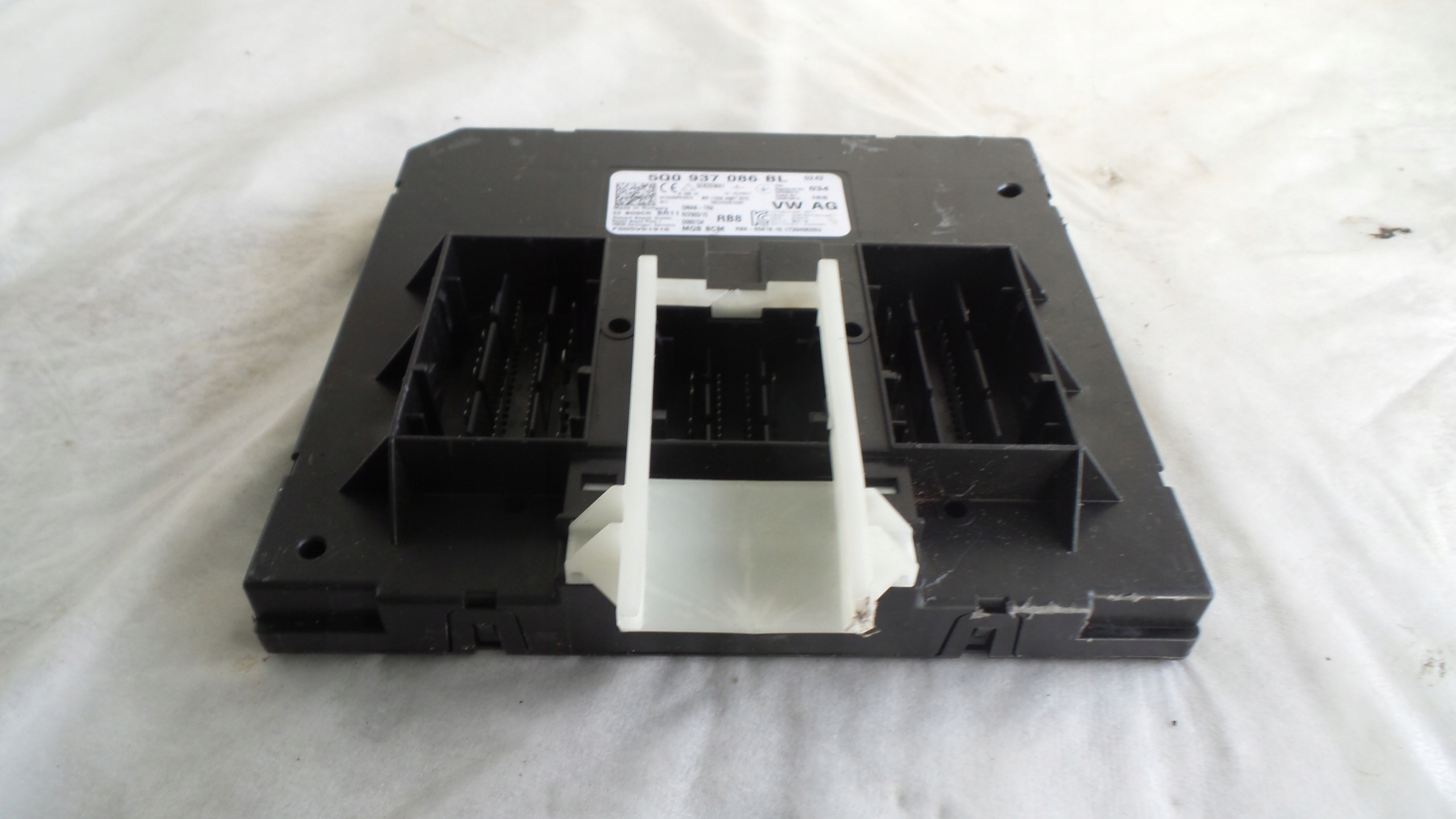 блок комфорта бортовой 5Q0937086BL vw SKODA Audi A4 B8