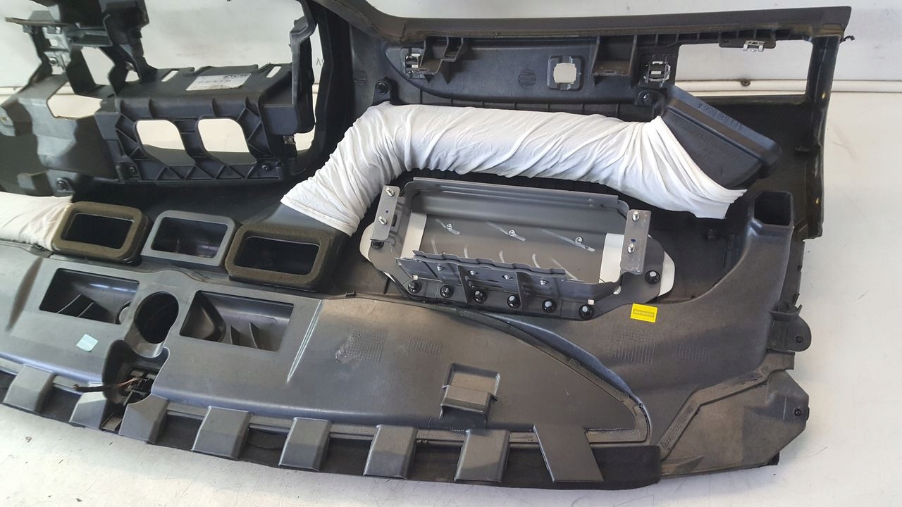 dashboard console tension belts Audi A6 C6 2,7 TDI