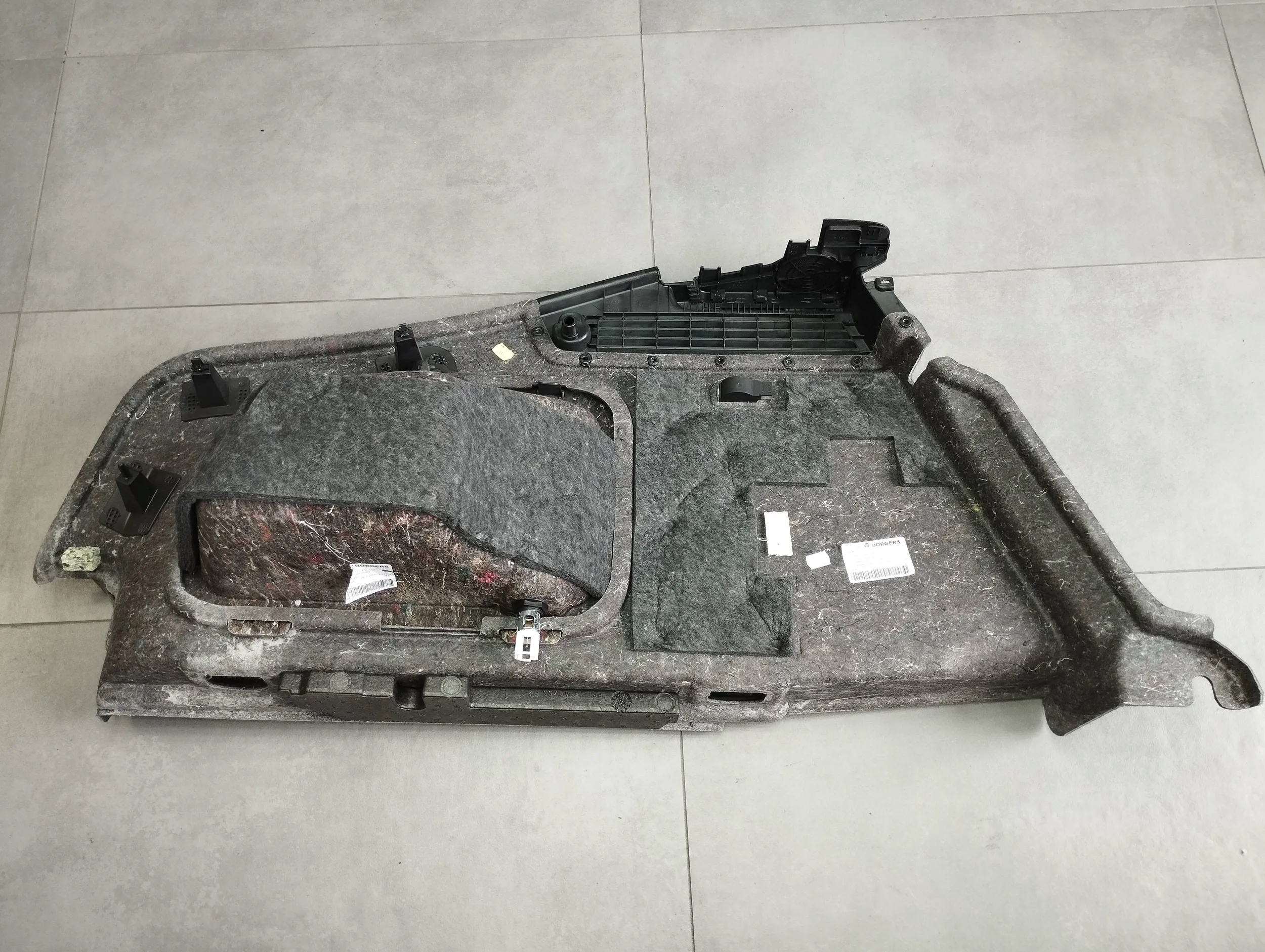 Audi A5 8T boot upholstery right 8T8863880M